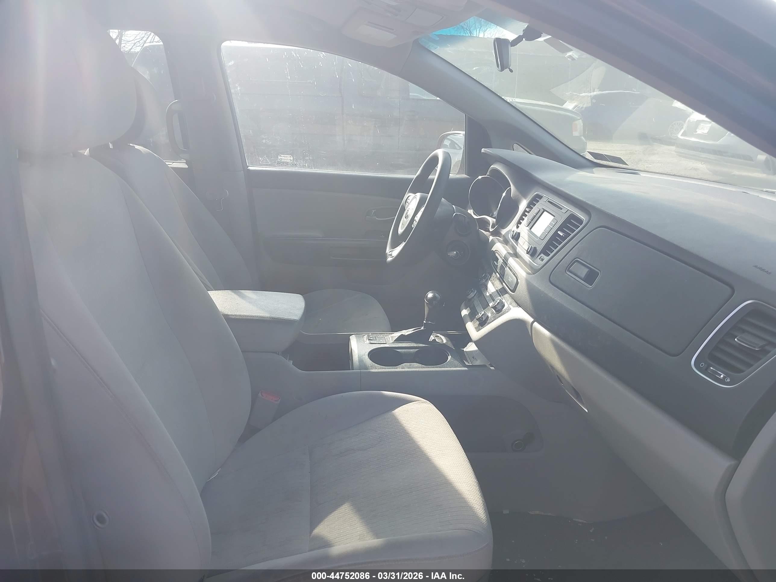 KIA SEDONA image 5