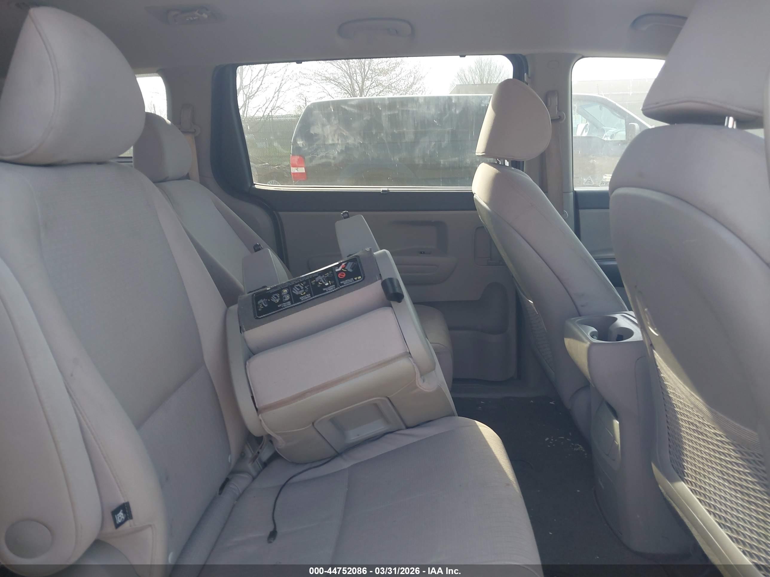 KIA SEDONA image 8