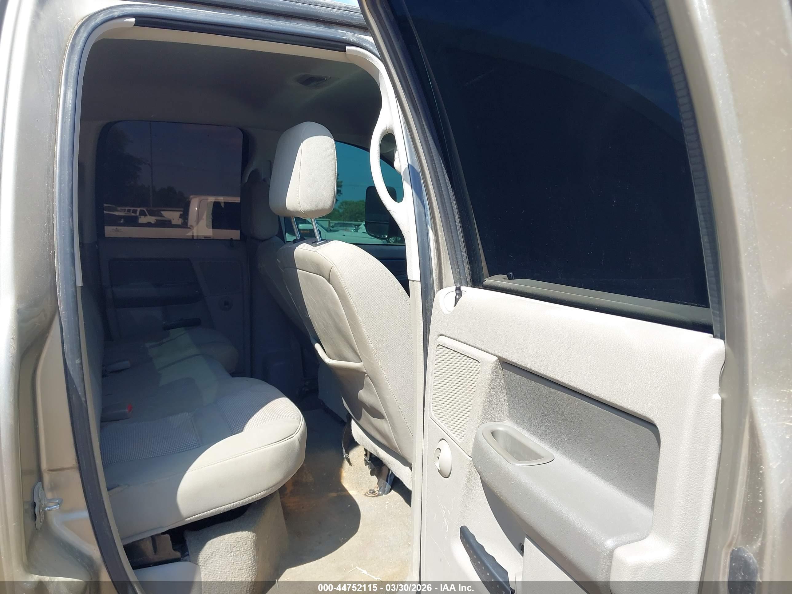 DODGE RAM image 7