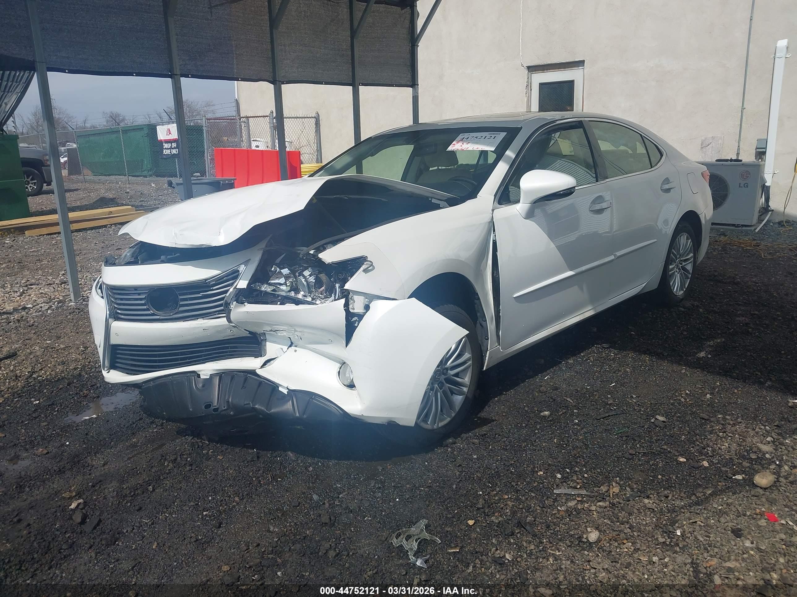 LEXUS ES image 2