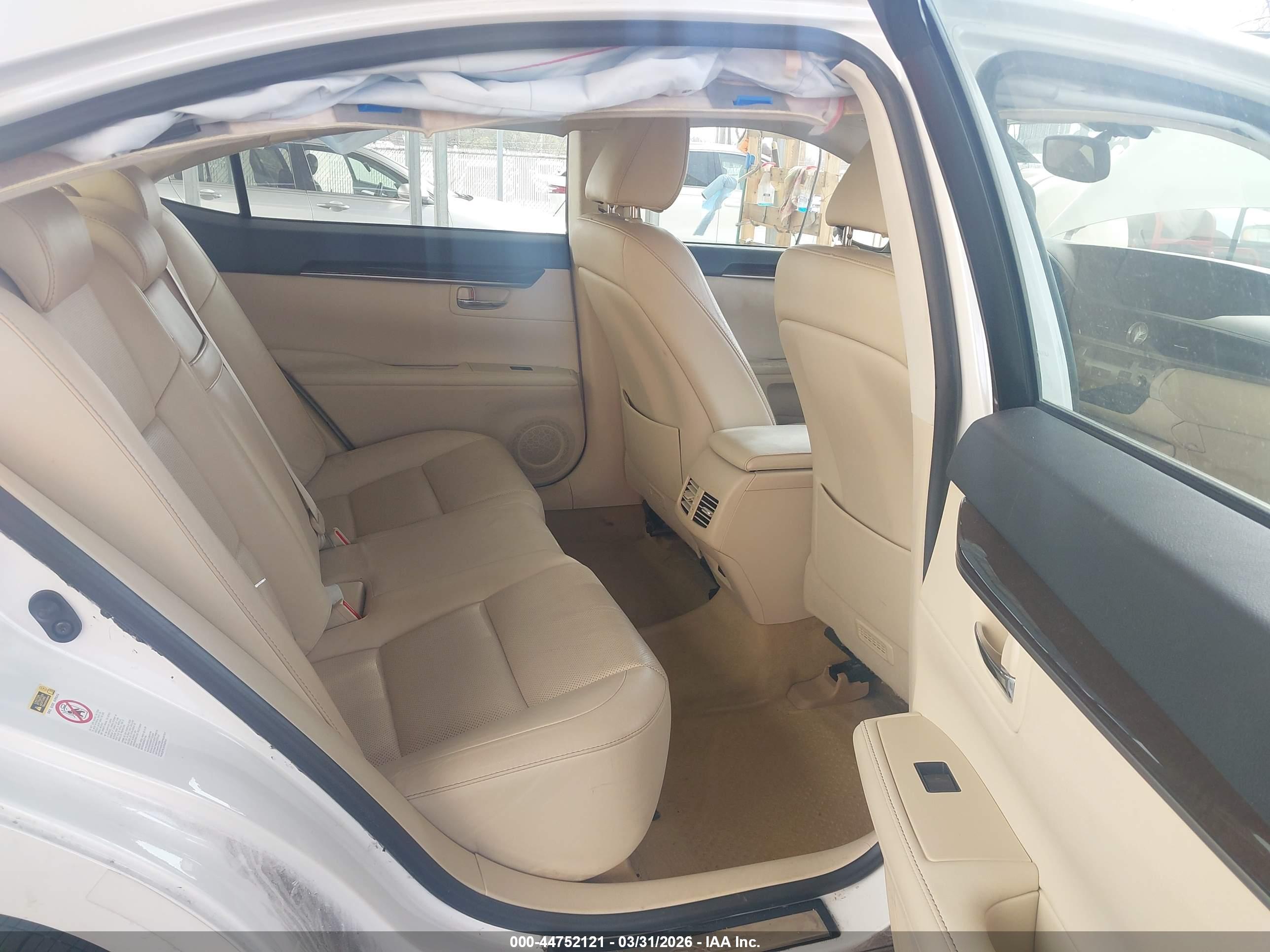LEXUS ES image 8
