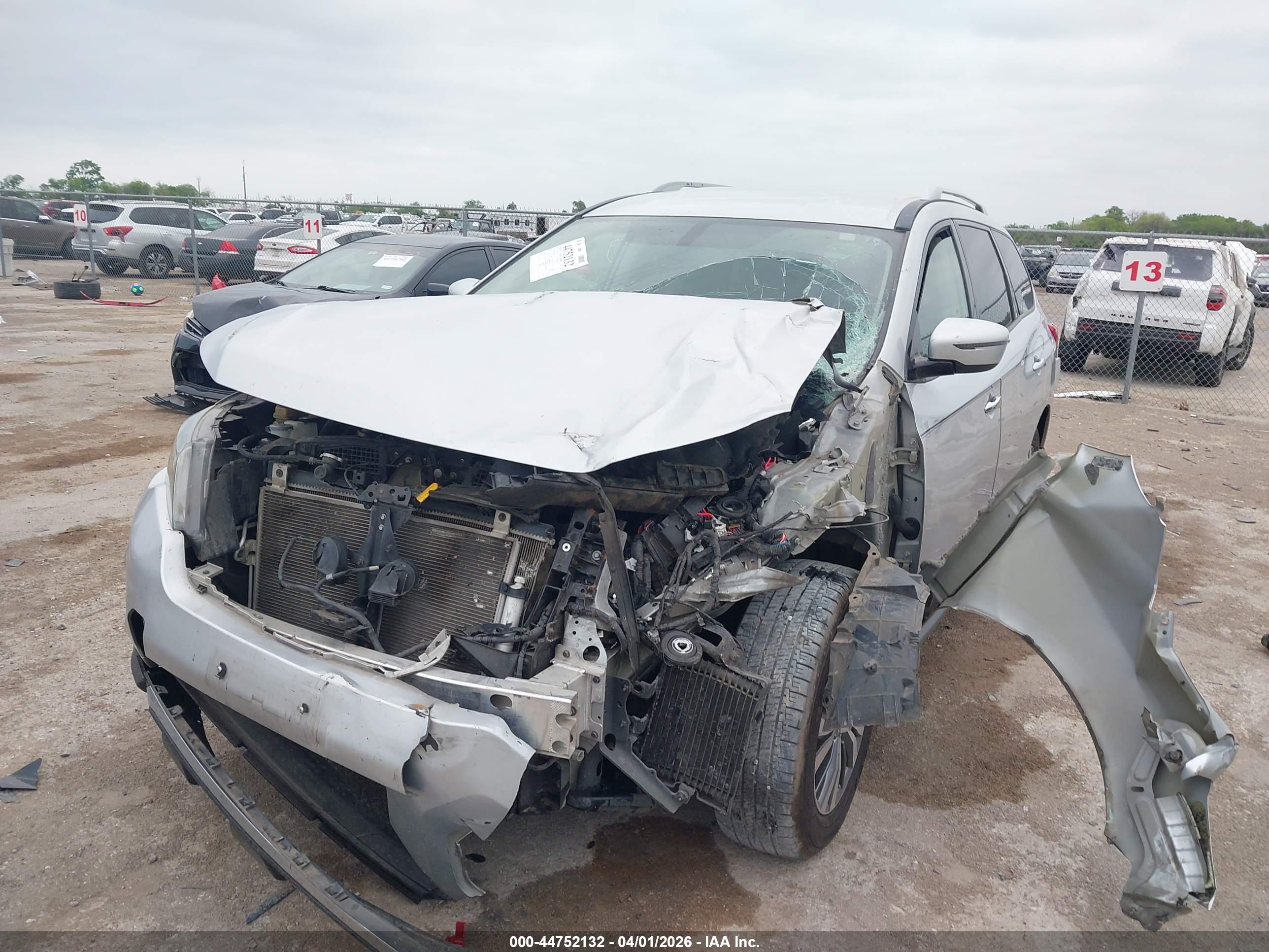 NISSAN PATHFINDER image 2