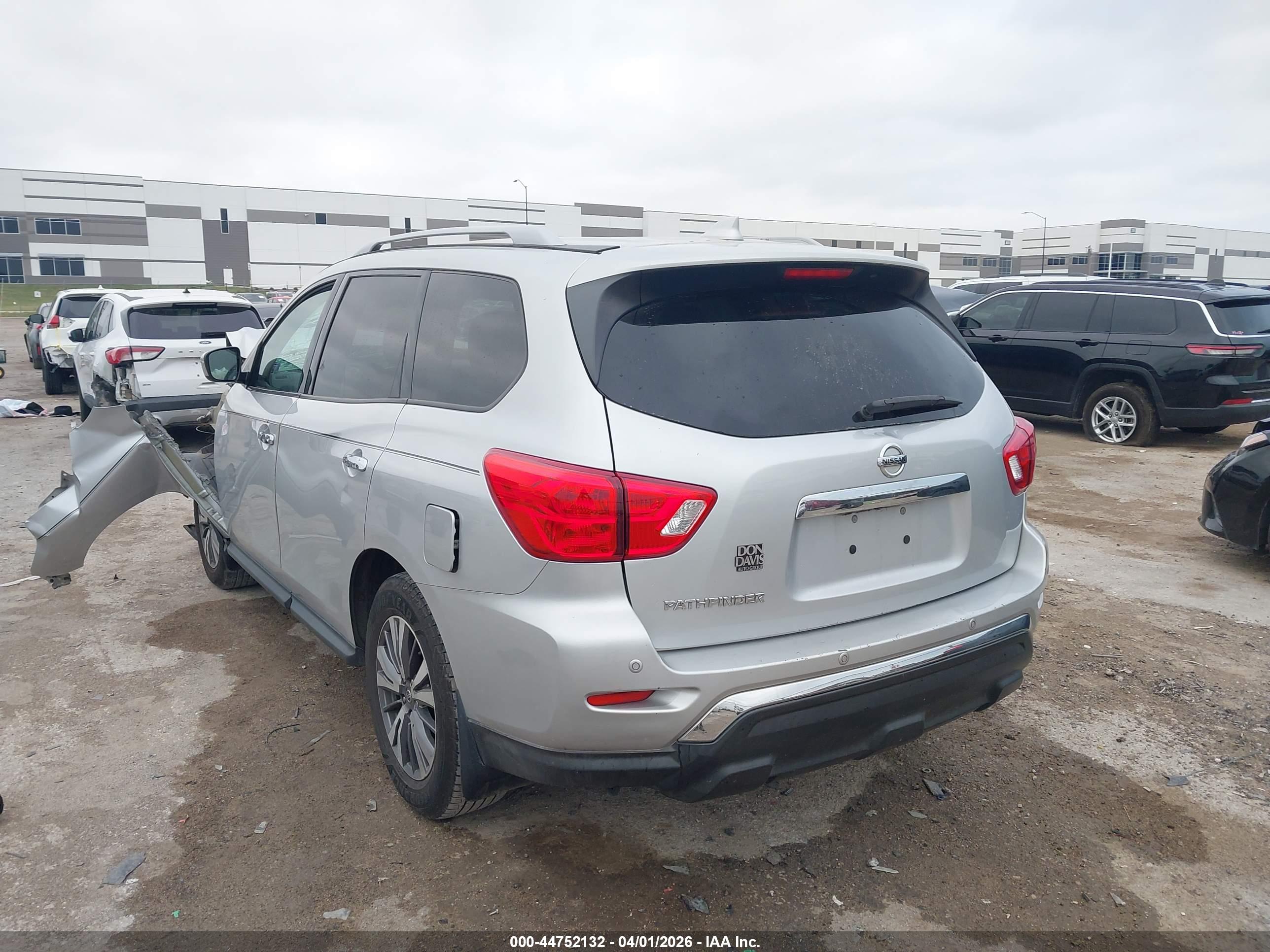 NISSAN PATHFINDER image 3
