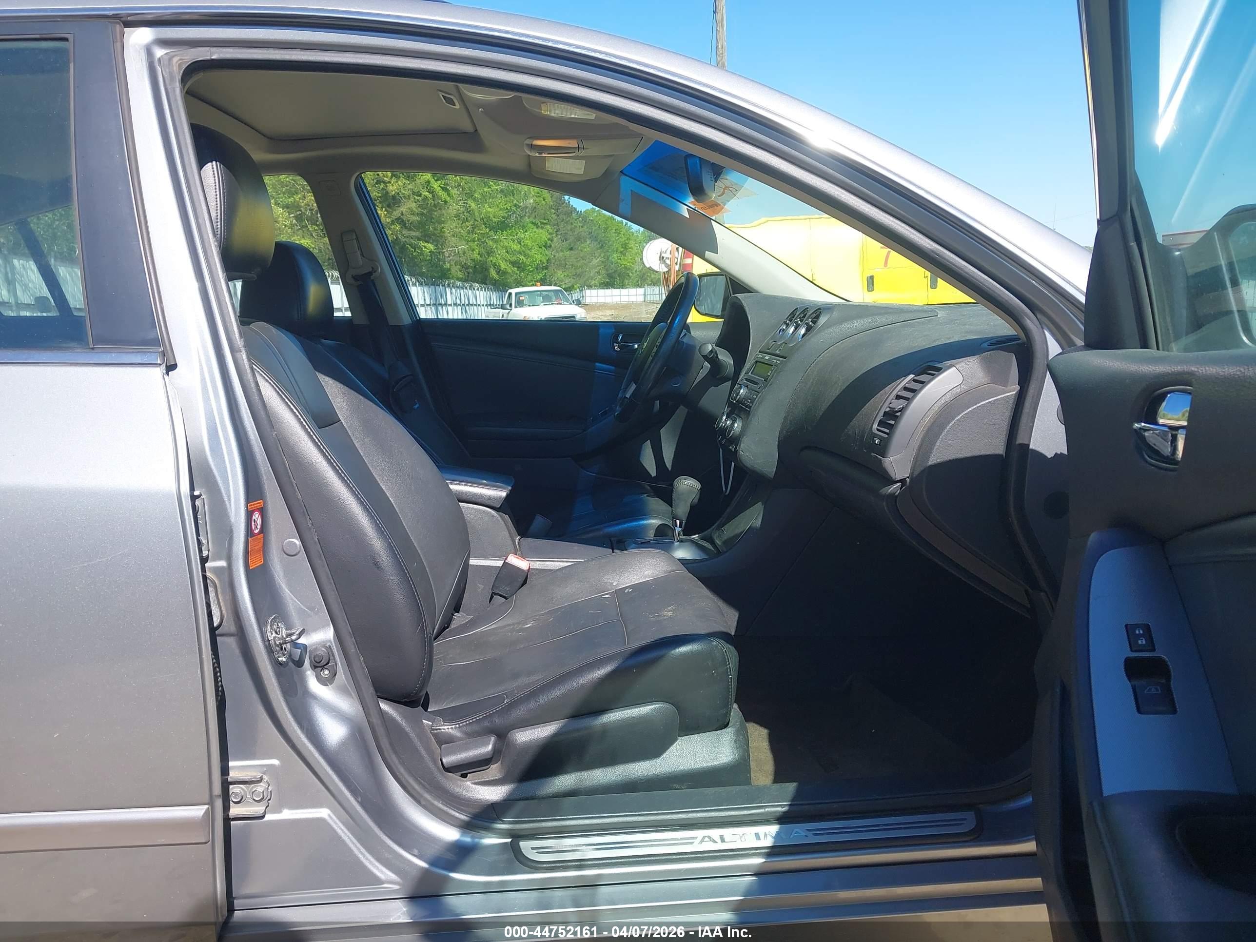 NISSAN ALTIMA image 5