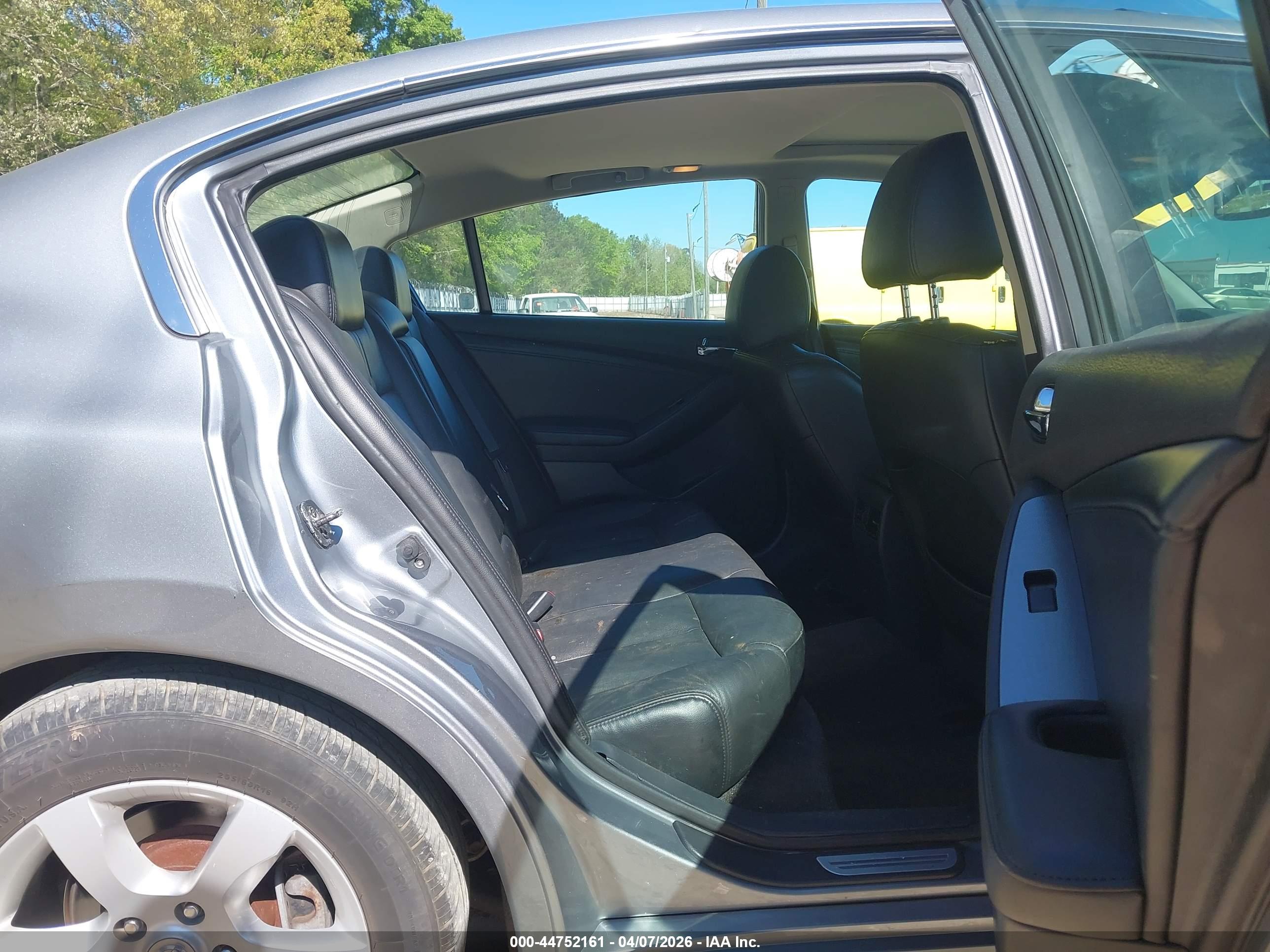 NISSAN ALTIMA image 8