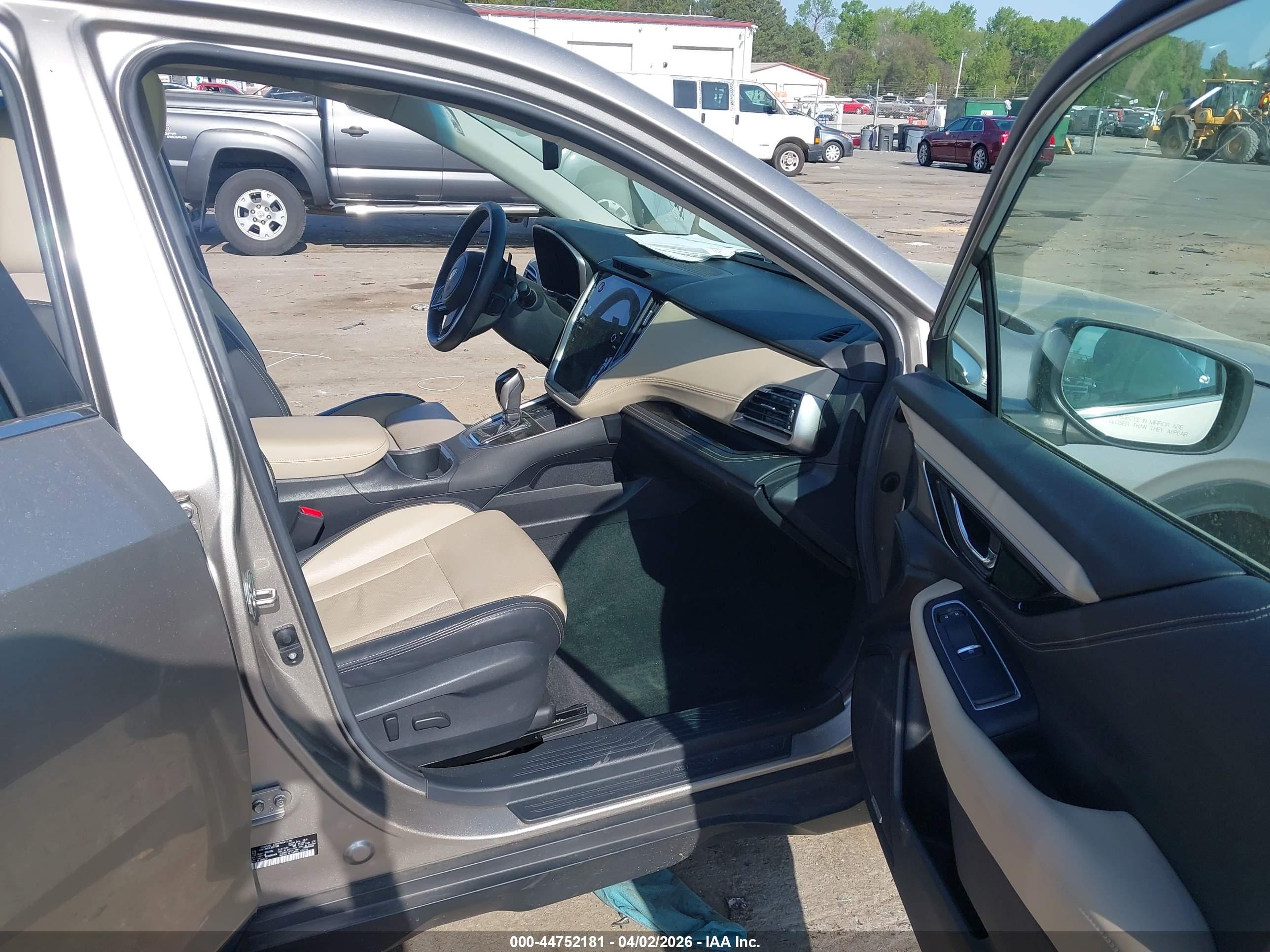 SUBARU OUTBACK image 5