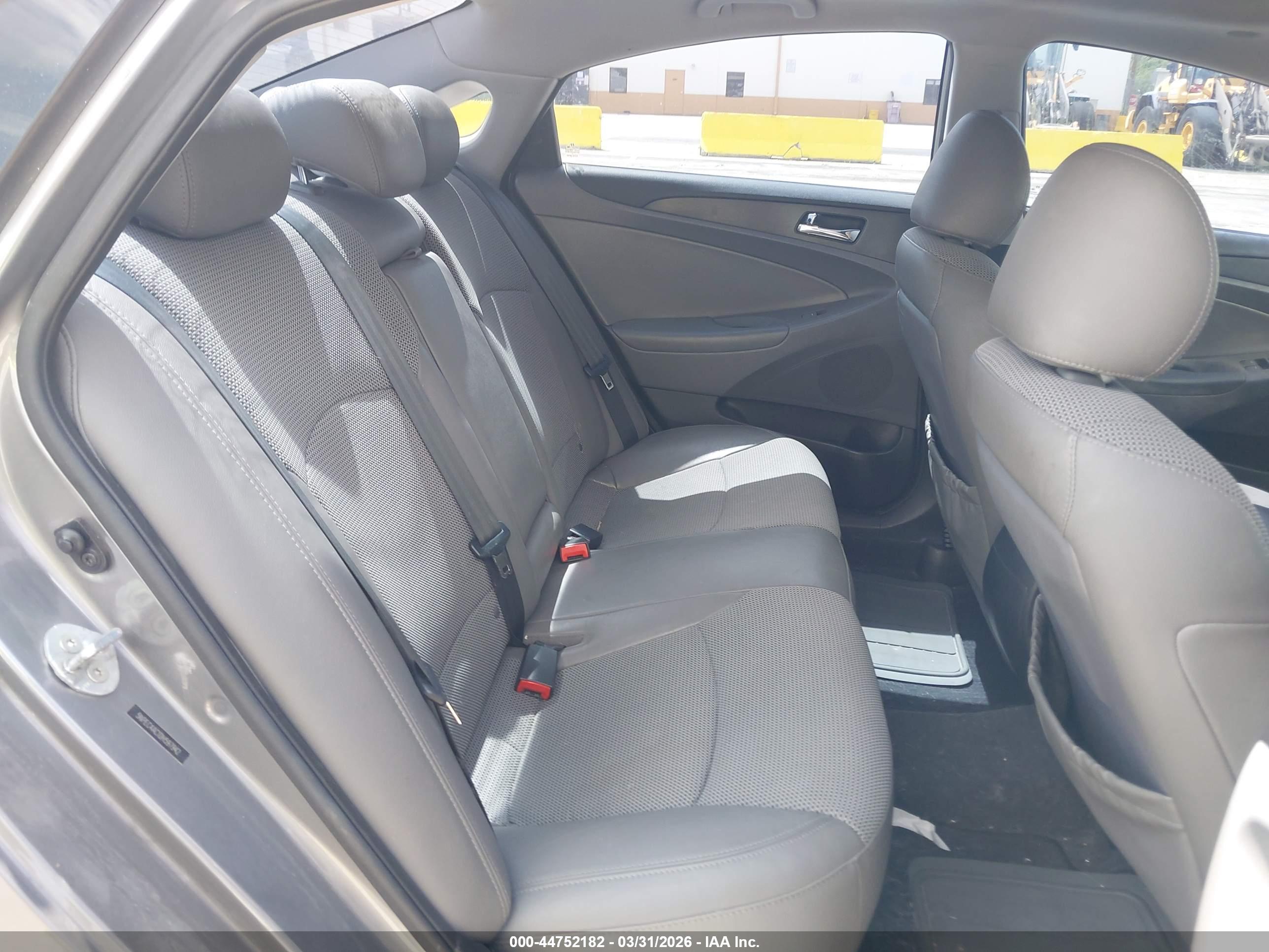HYUNDAI SONATA image 8
