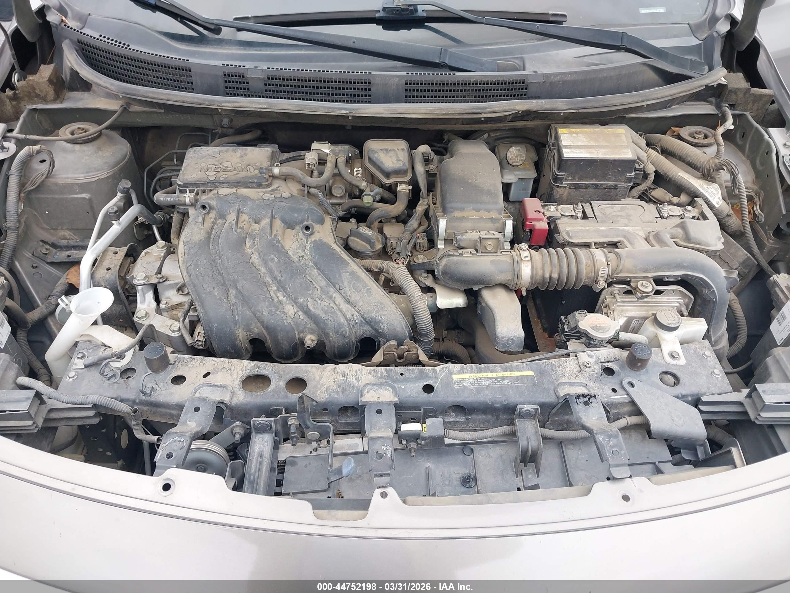 NISSAN VERSA image 10