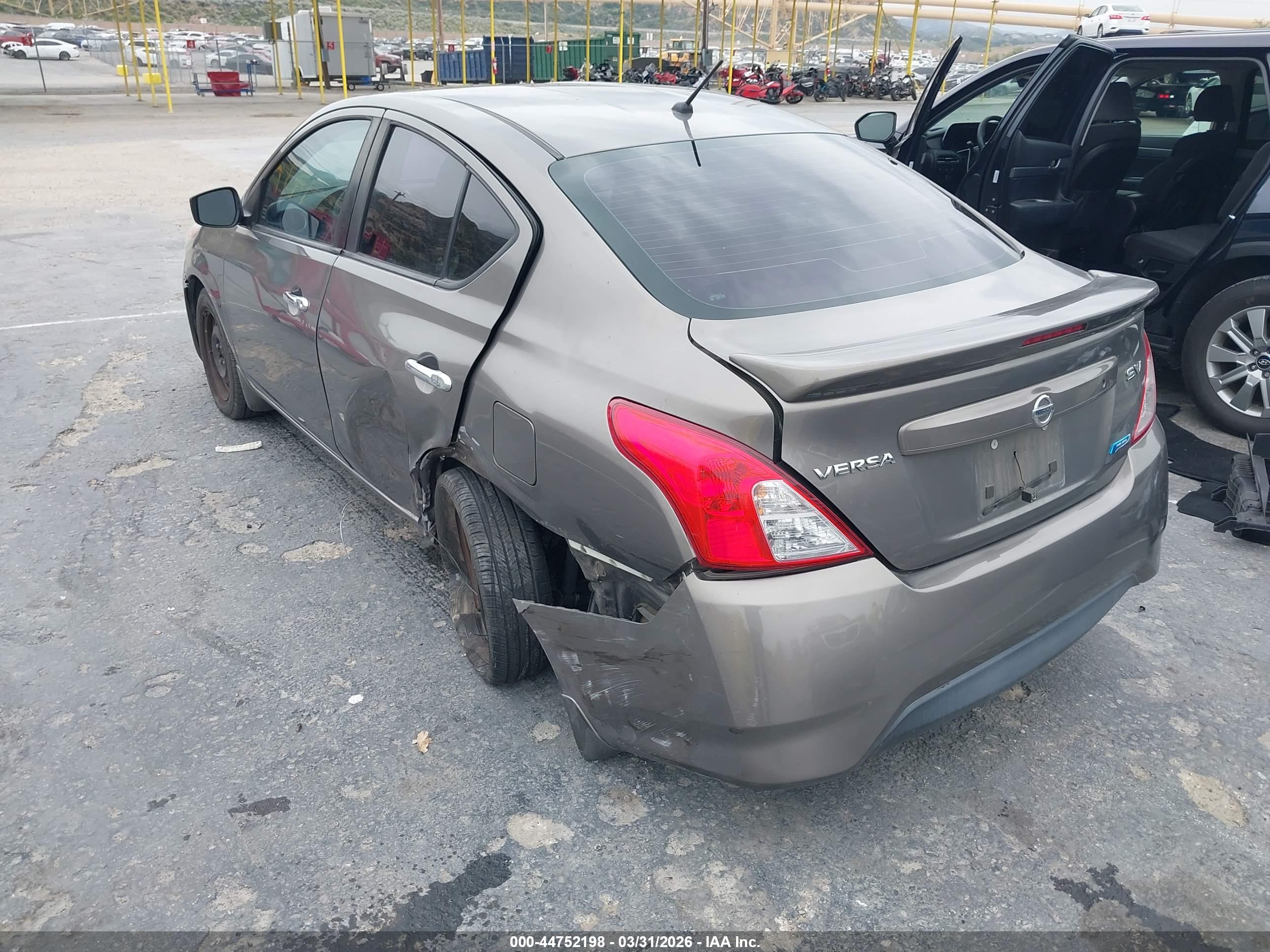 NISSAN VERSA image 3