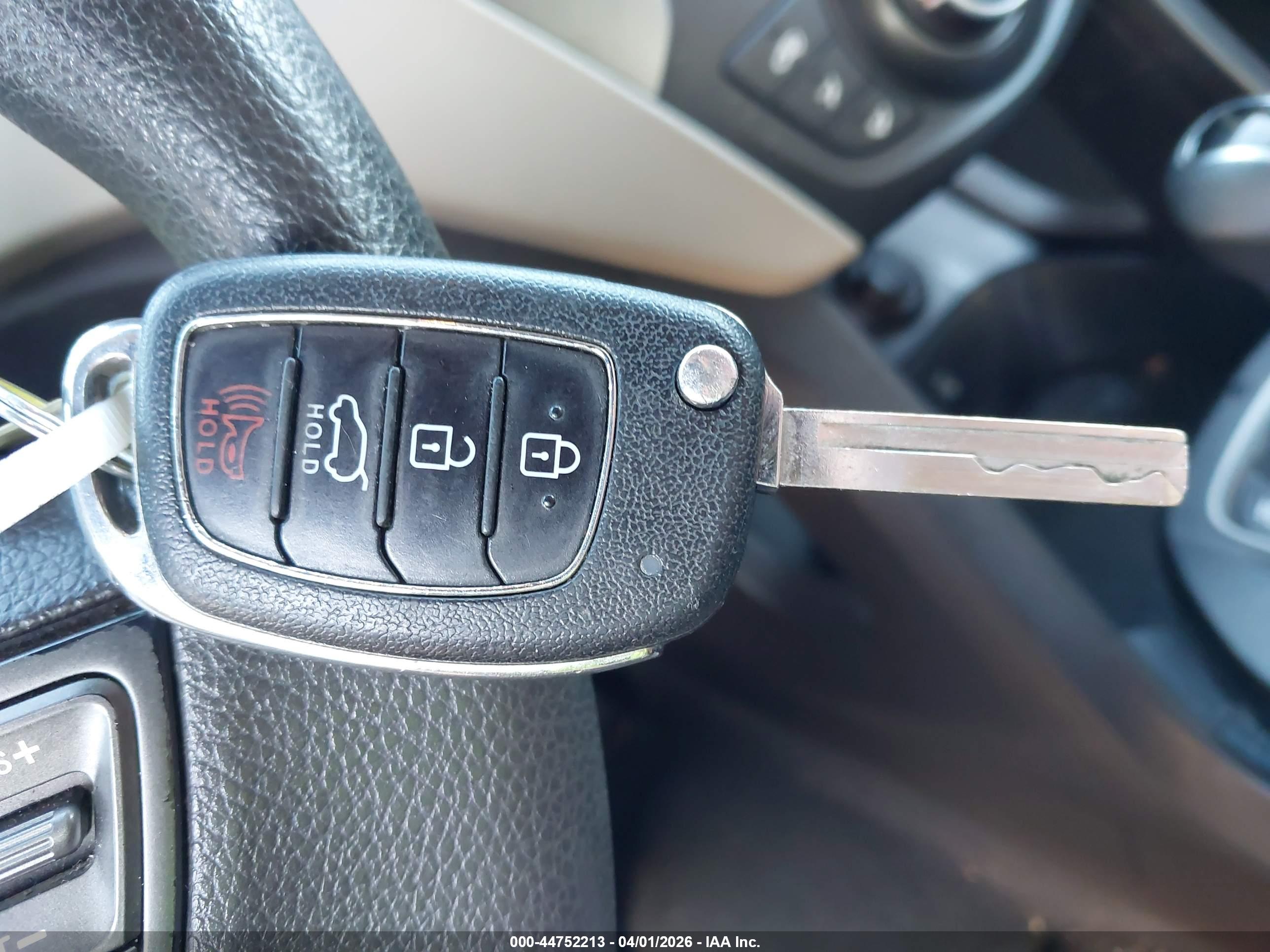 HYUNDAI SANTA image 11