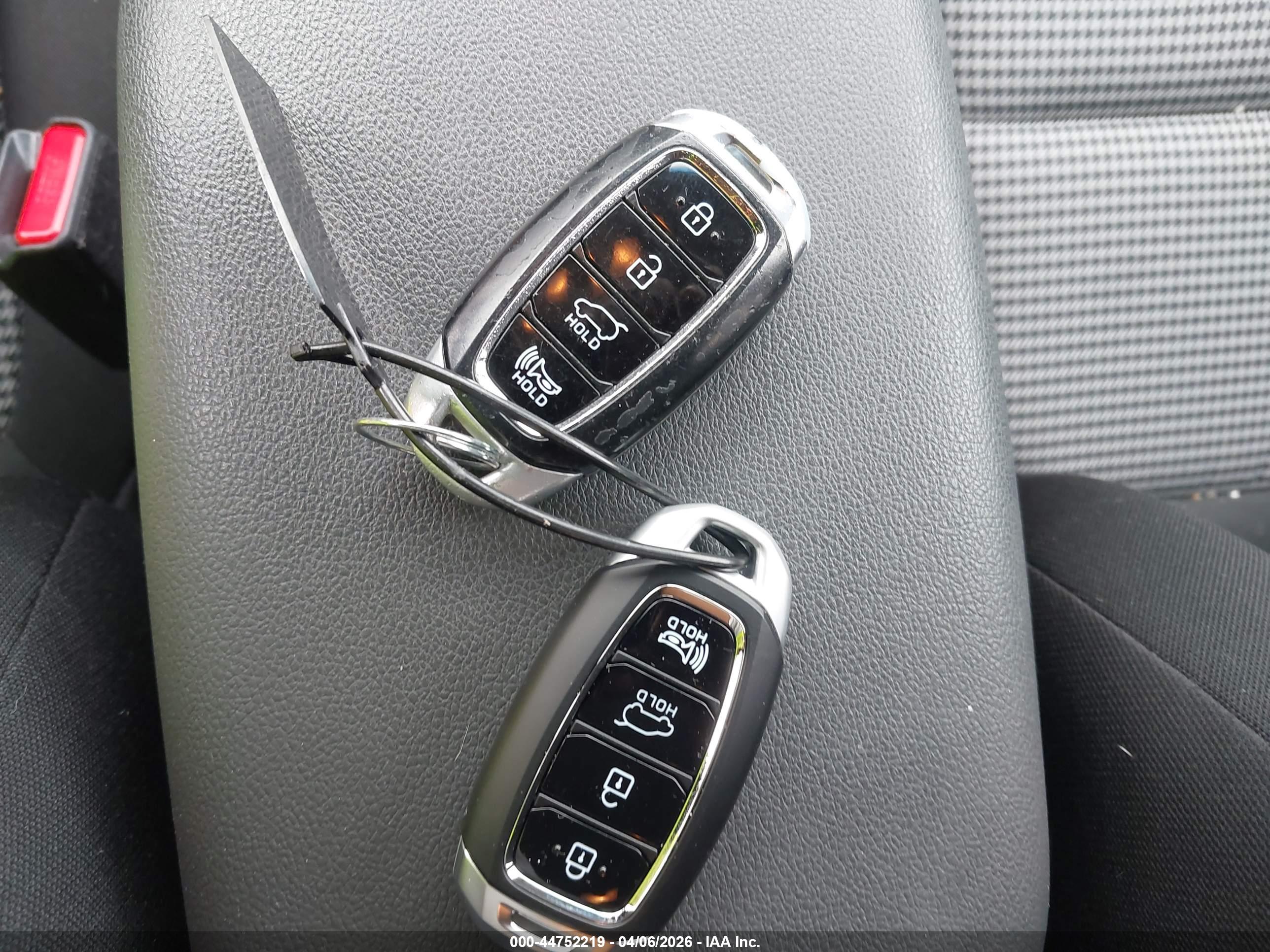 HYUNDAI KONA image 11