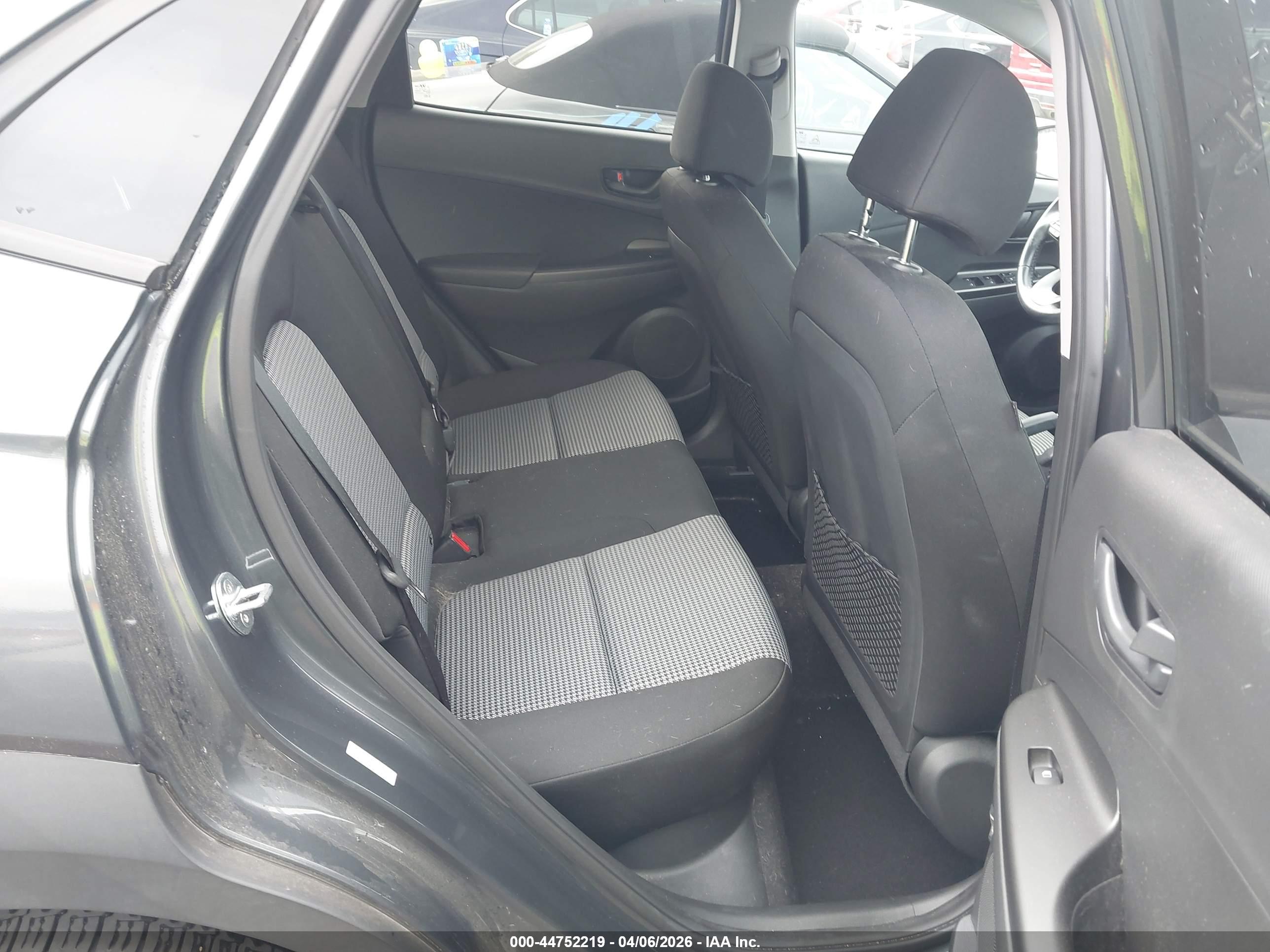 HYUNDAI KONA image 8