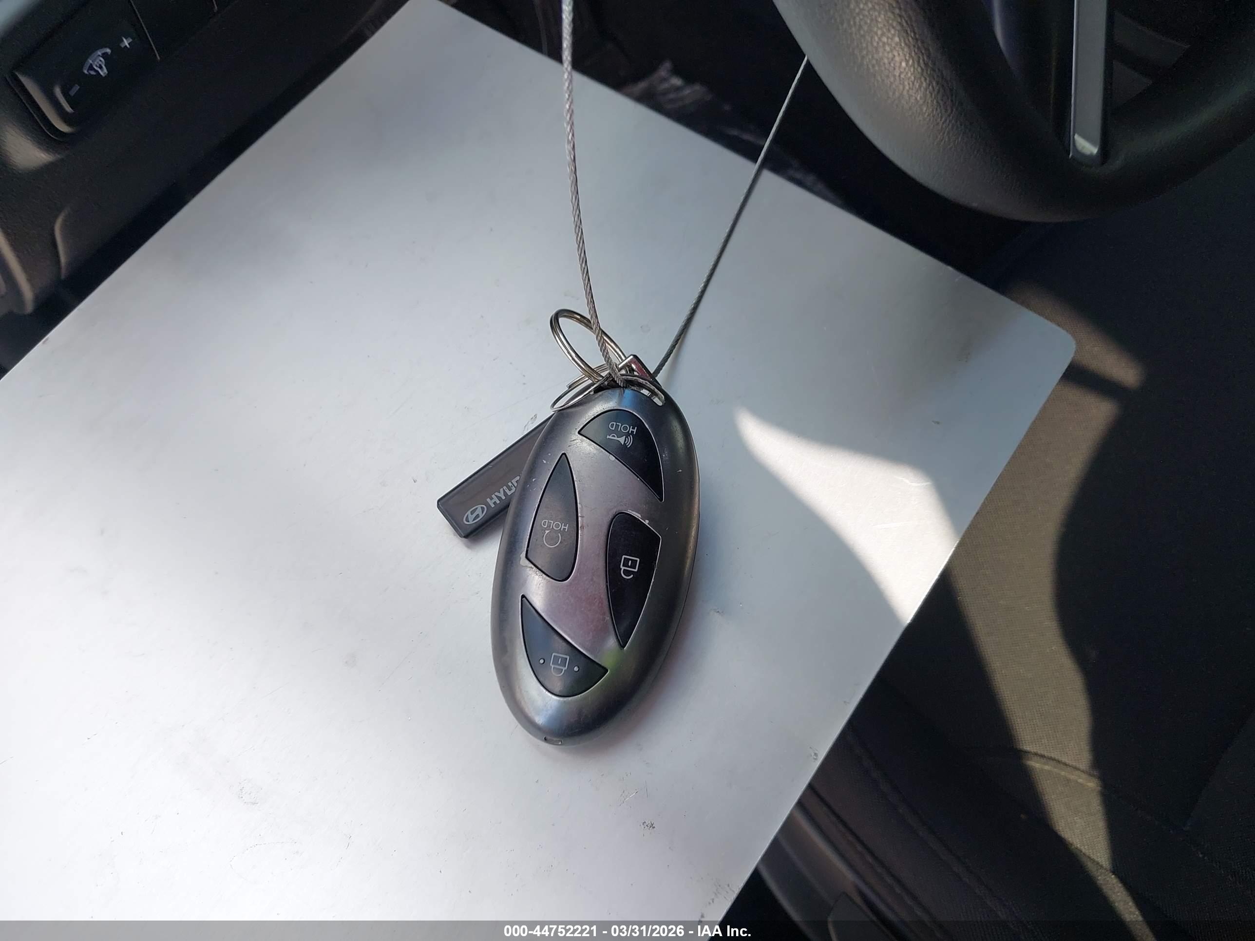 HYUNDAI TUCSON image 11