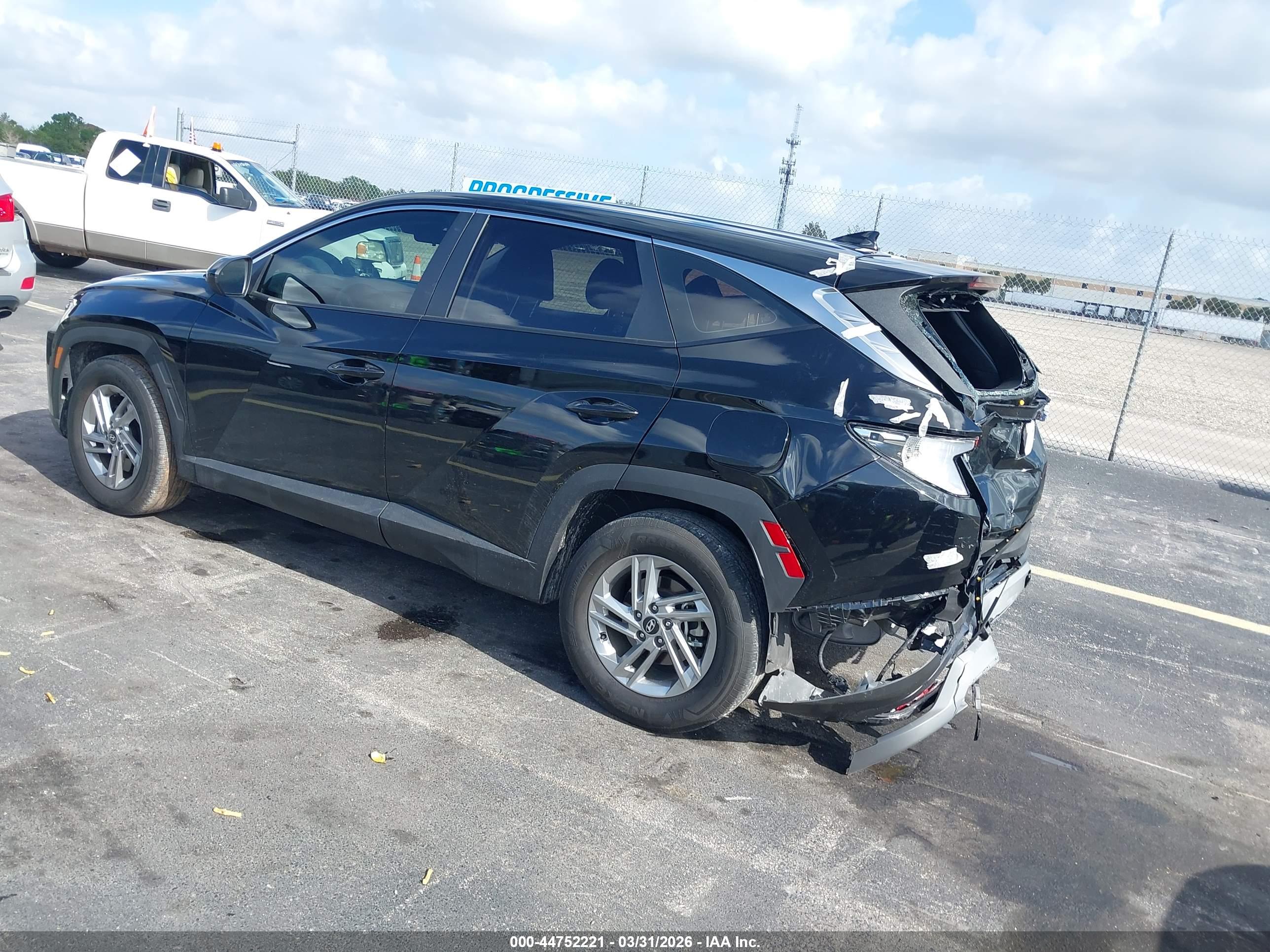 HYUNDAI TUCSON image 3