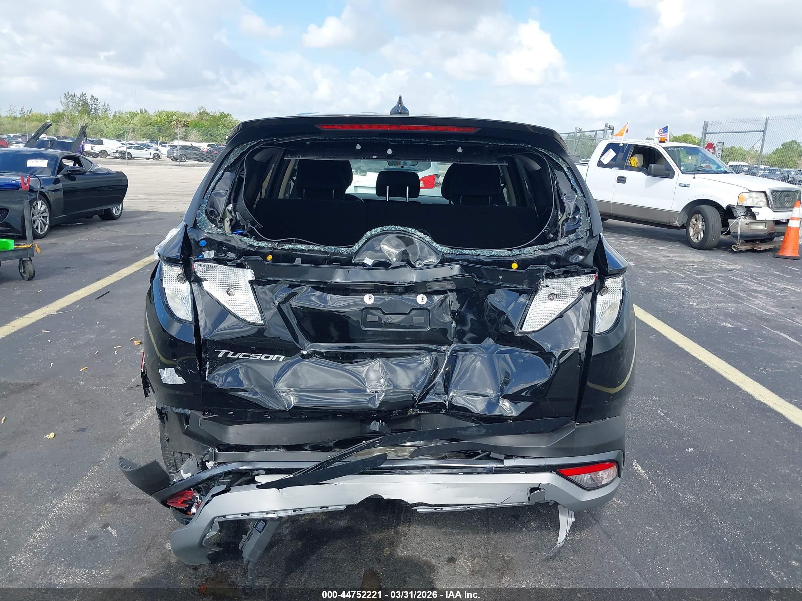 HYUNDAI TUCSON image 6