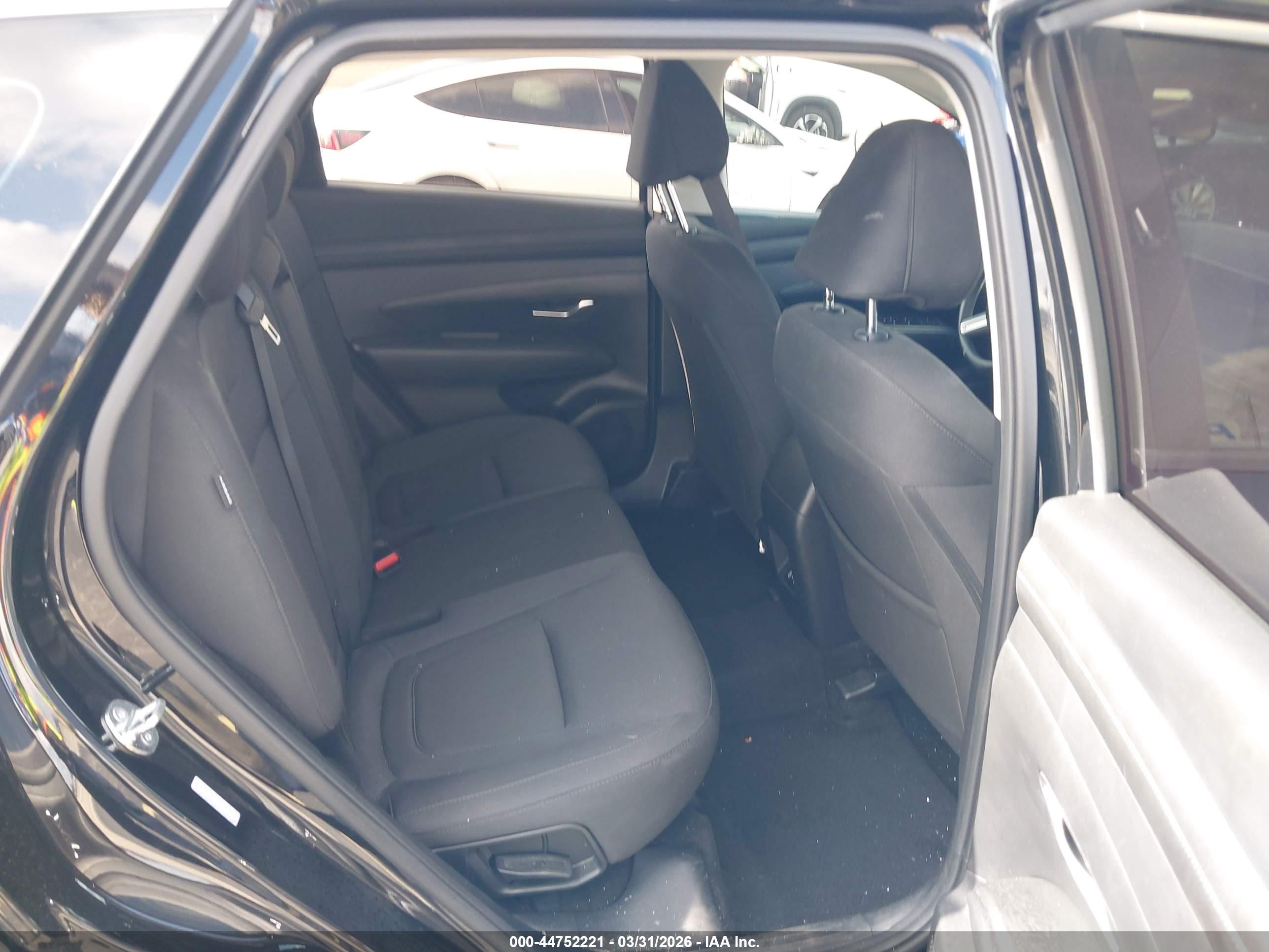 HYUNDAI TUCSON image 8