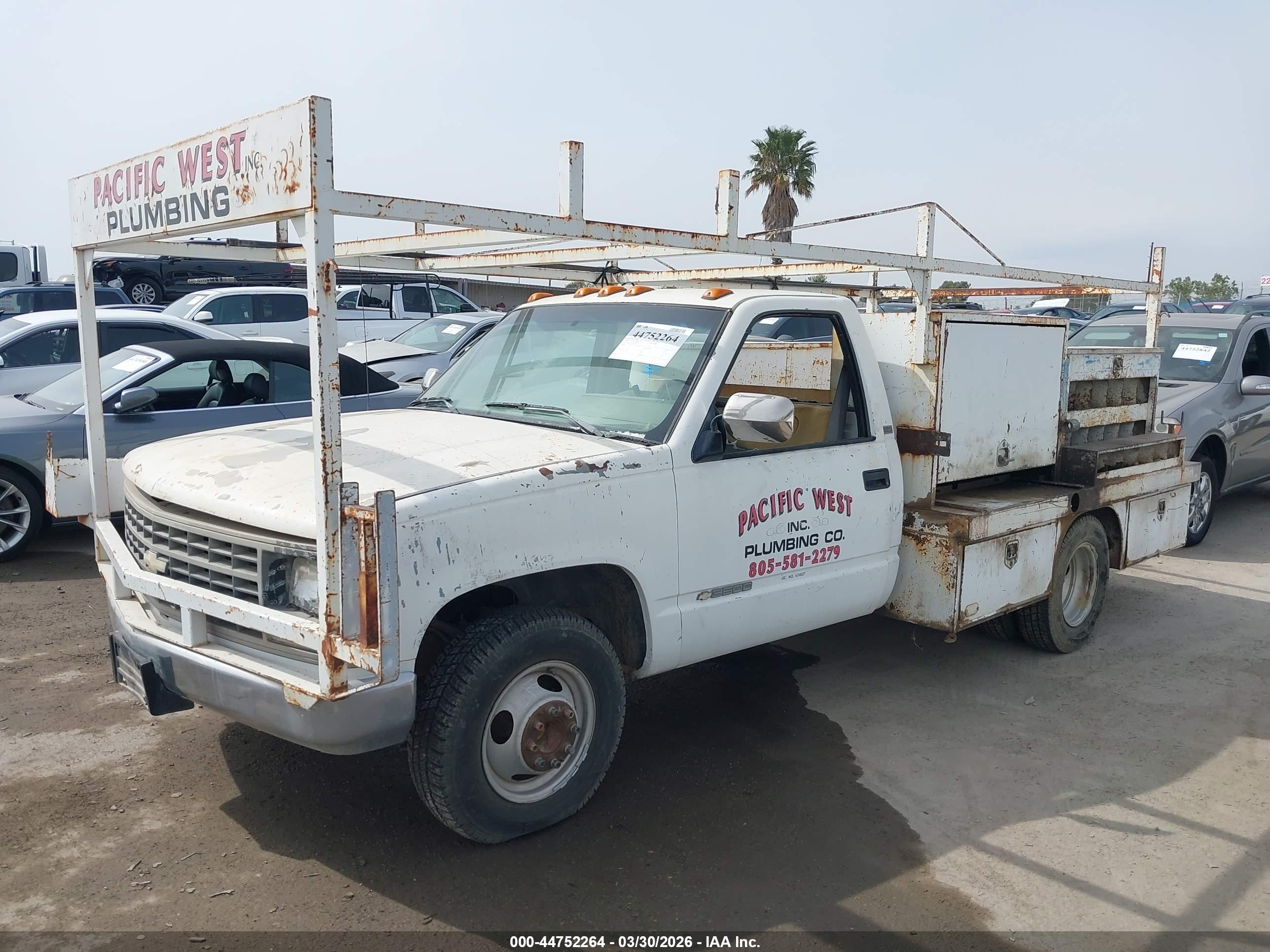 CHEVROLET GMT-400 image 2