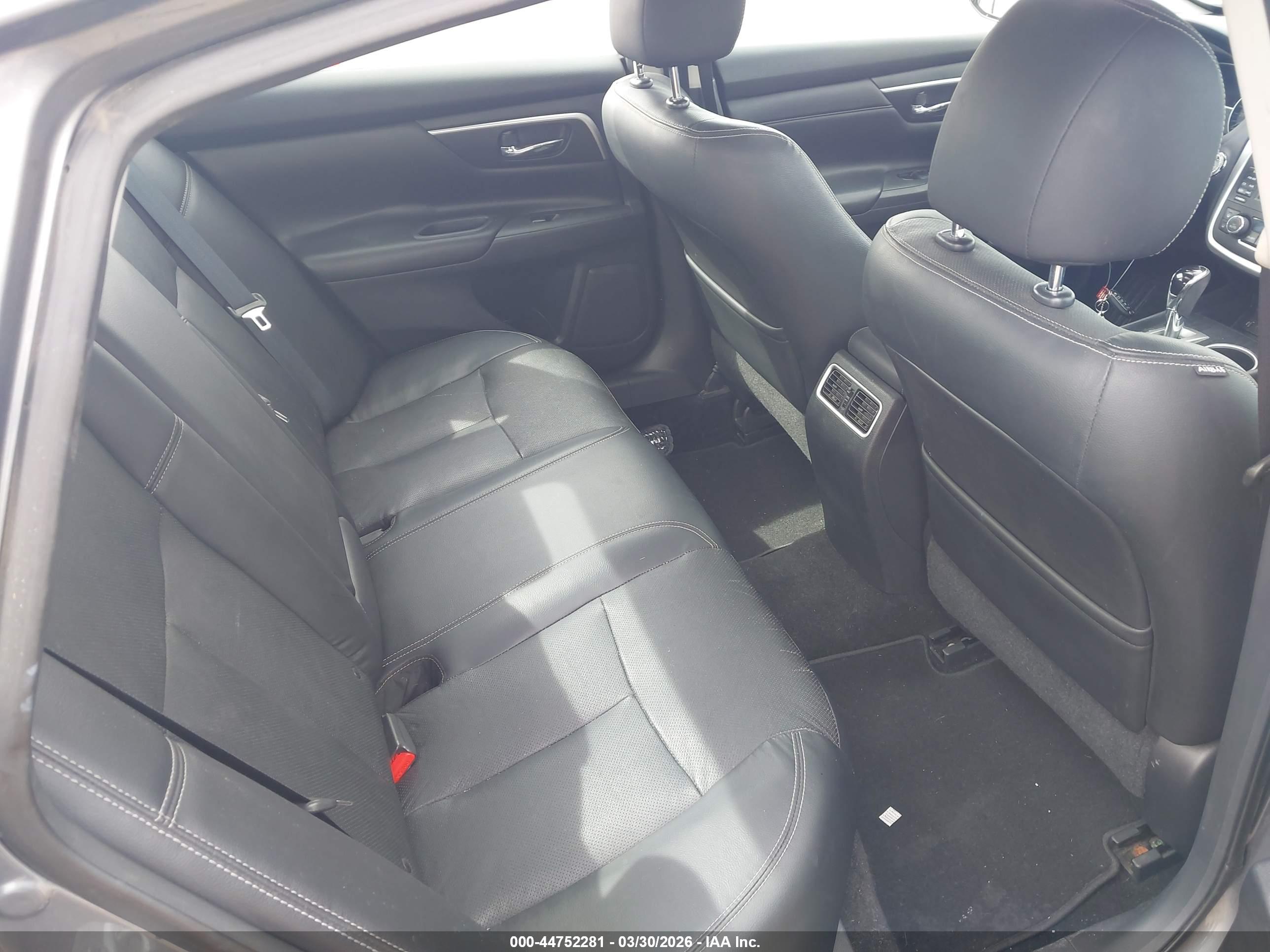 NISSAN ALTIMA image 8