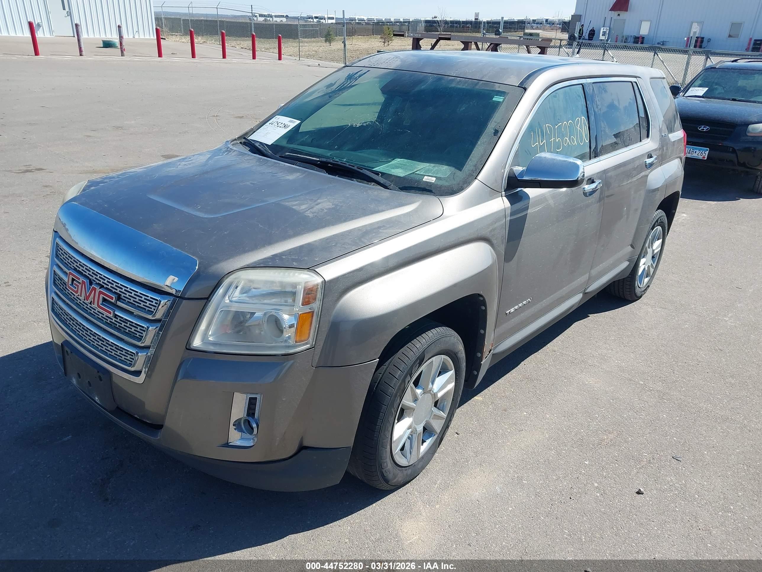 GMC TERRAIN image 2