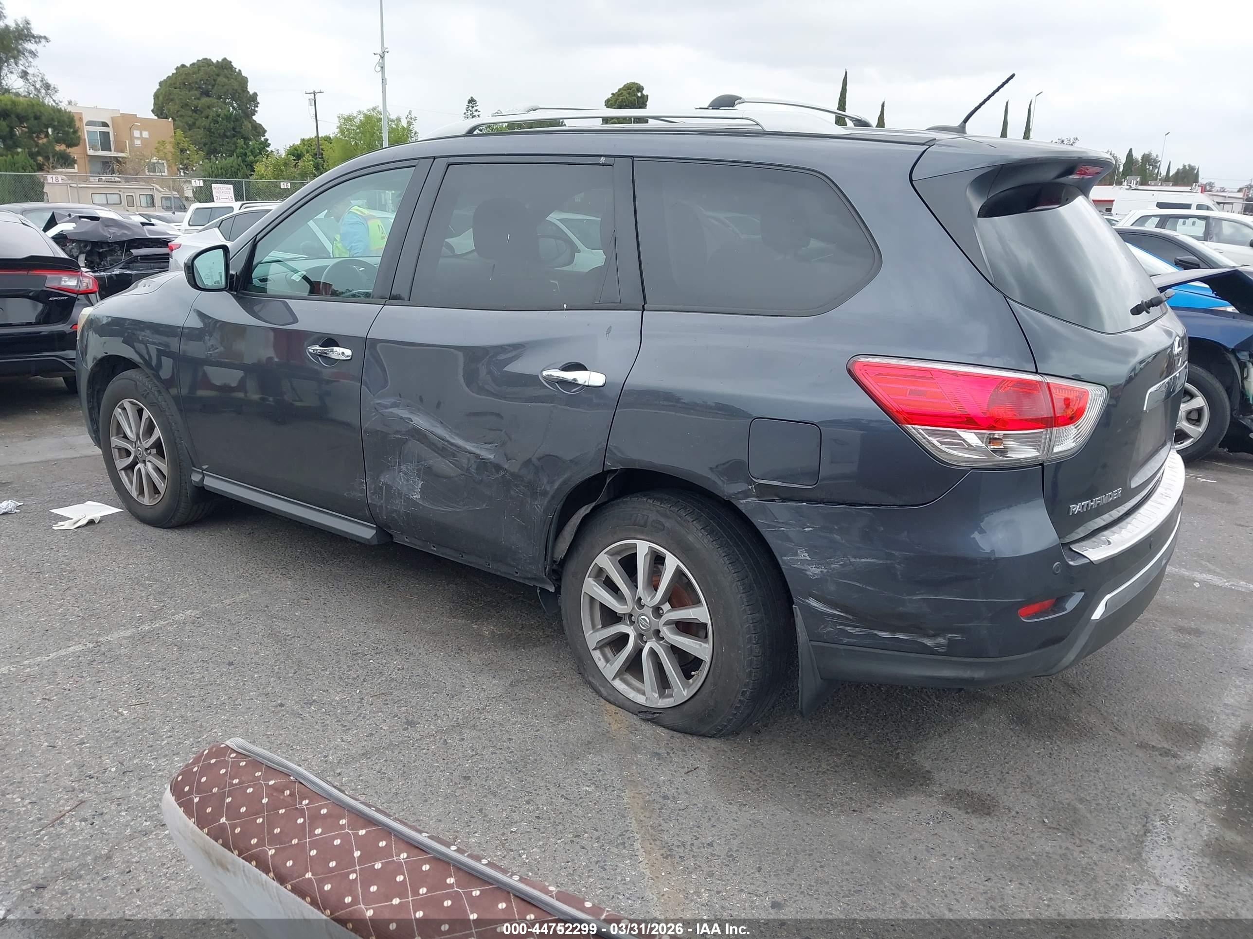 NISSAN PATHFINDER image 3
