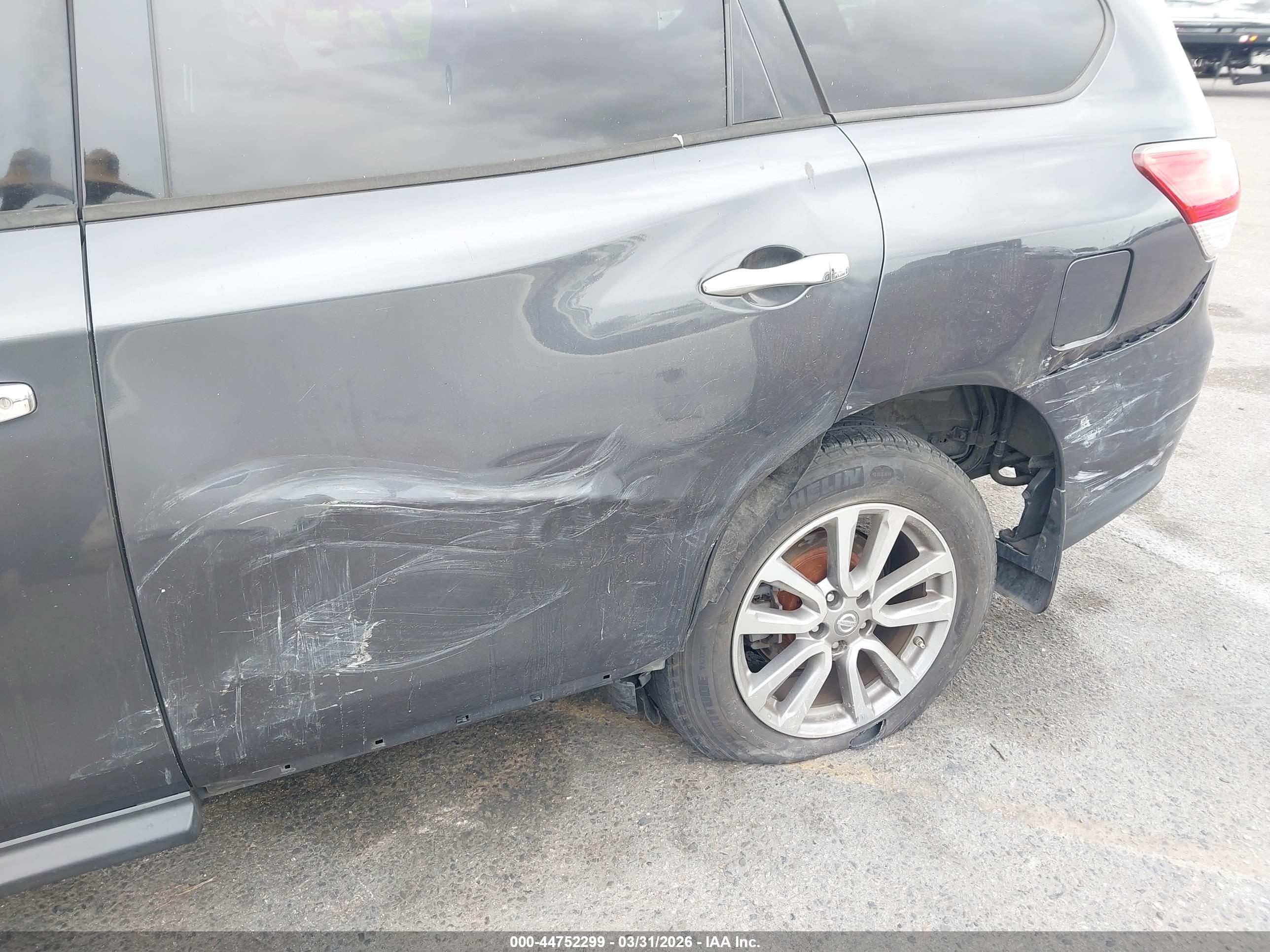 NISSAN PATHFINDER image 6