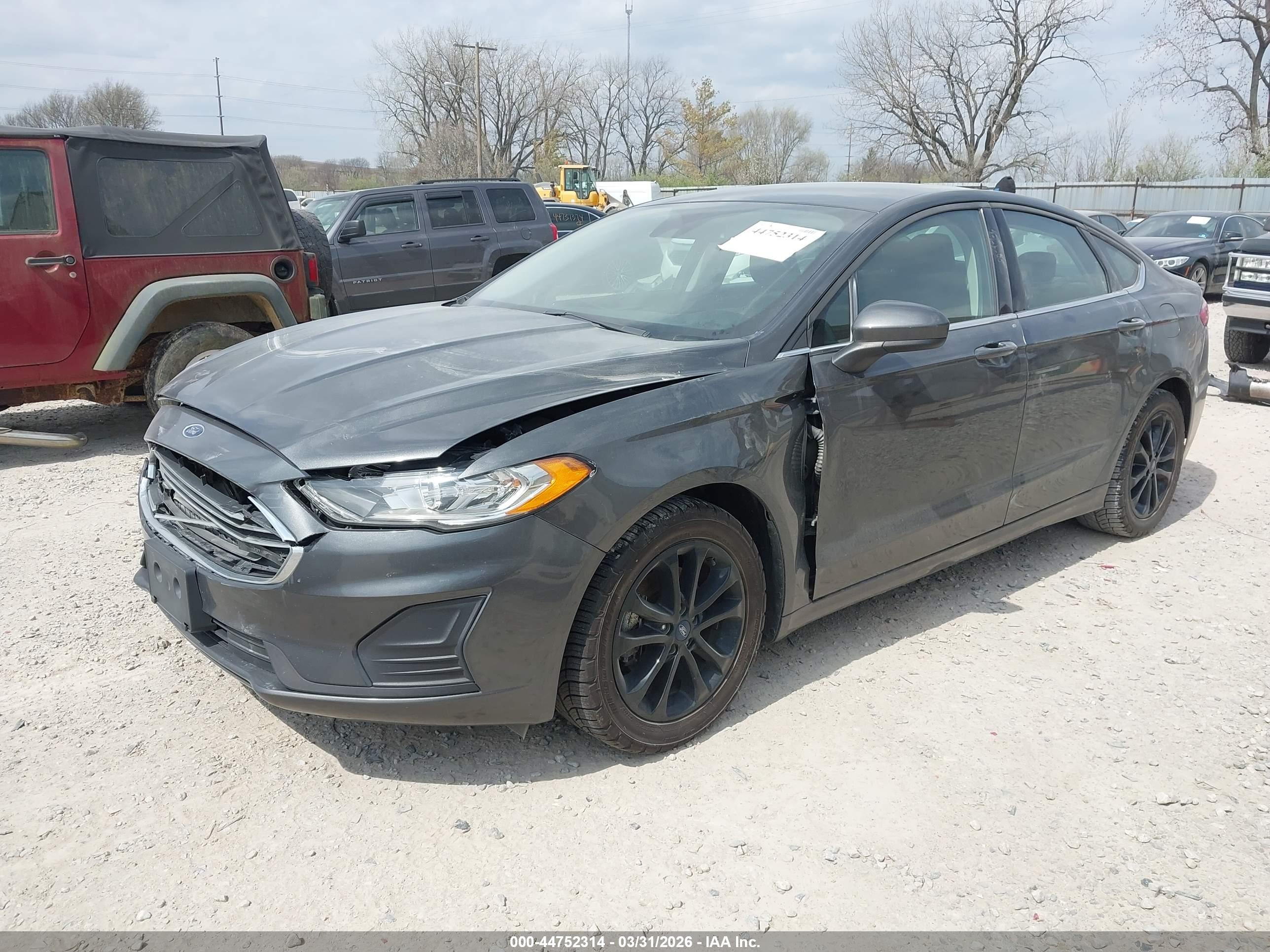 FORD FUSION image 2