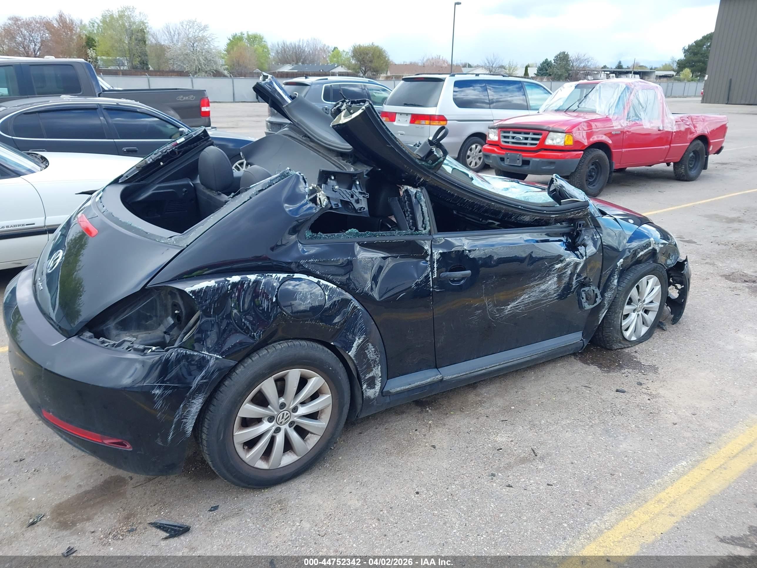 VOLKSWAGEN BEETLE image 4