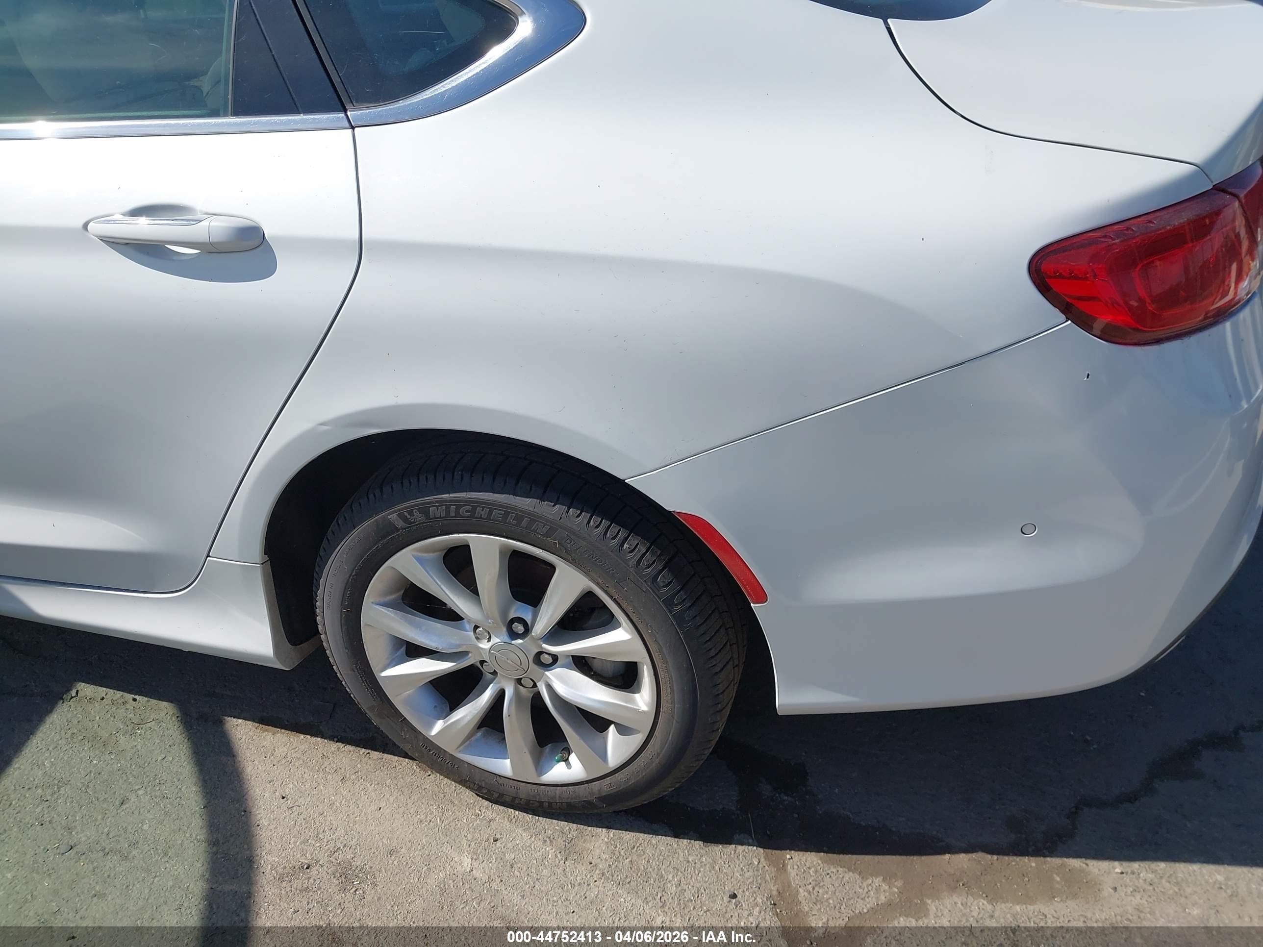 CHRYSLER 200 image 6