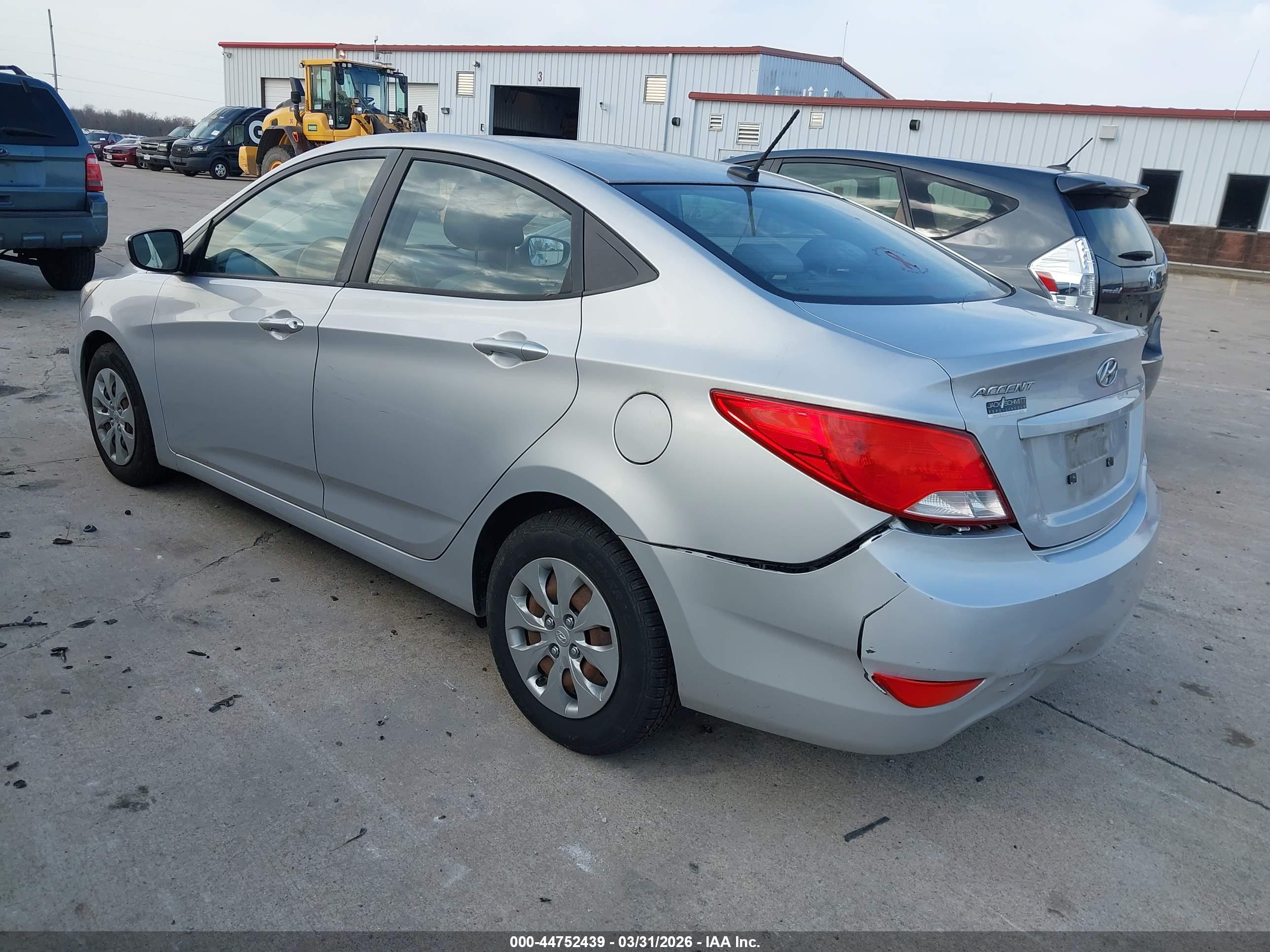 HYUNDAI ACCENT image 3