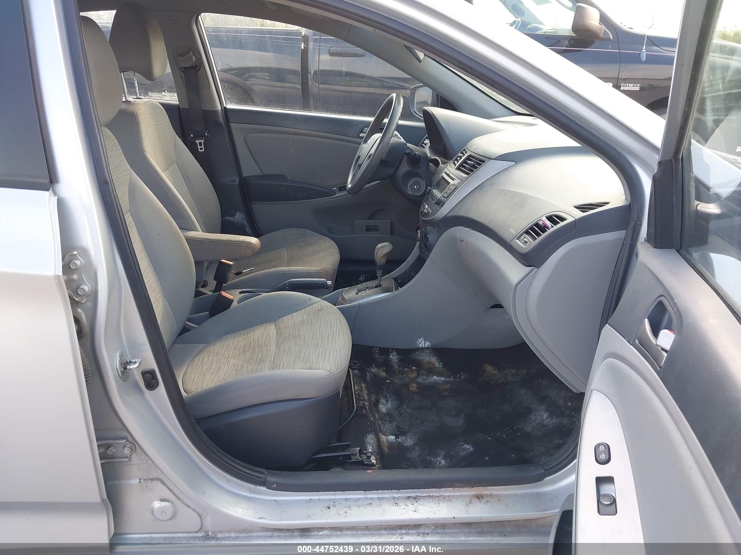 HYUNDAI ACCENT image 5