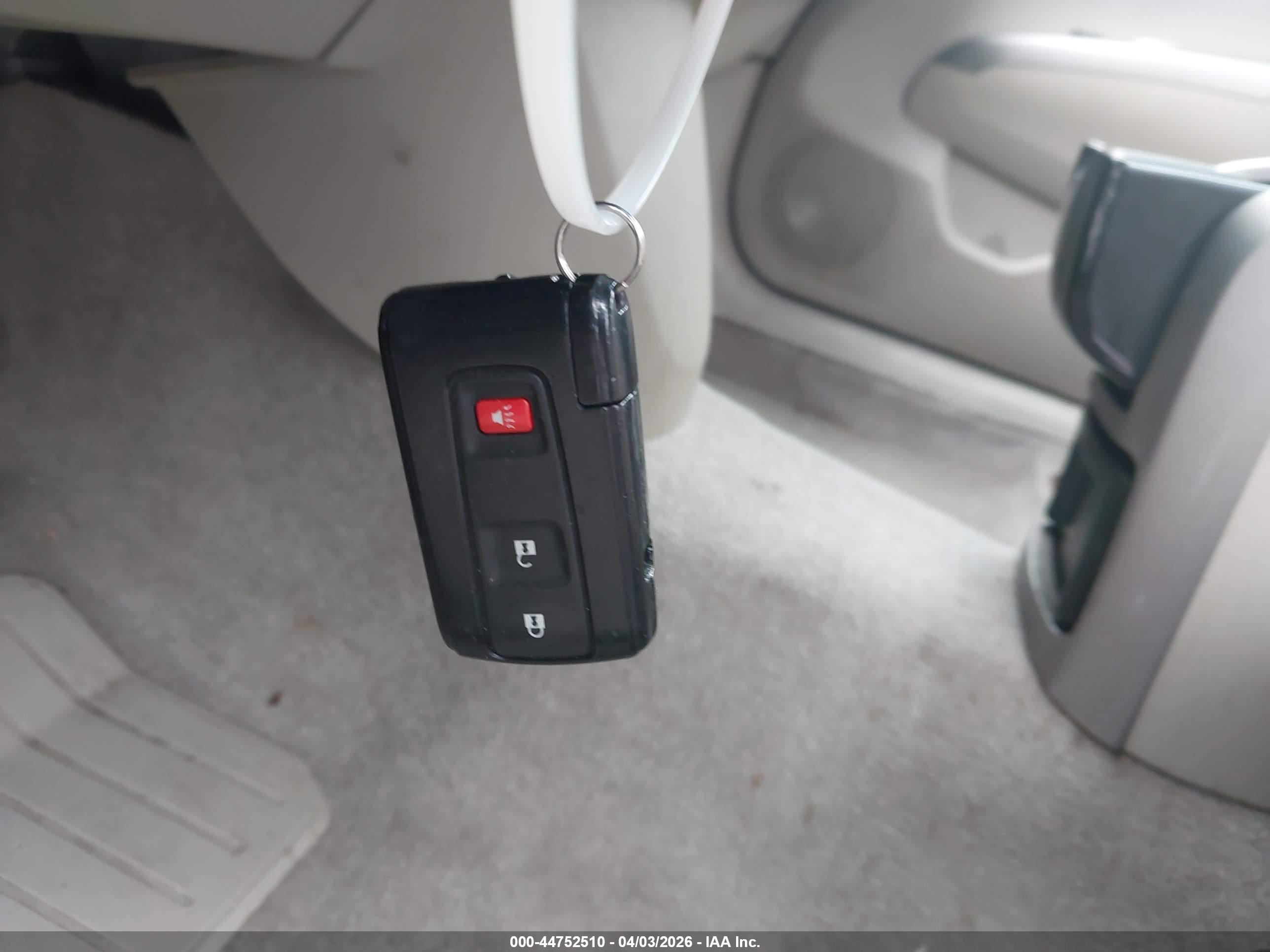 TOYOTA PRIUS image 11