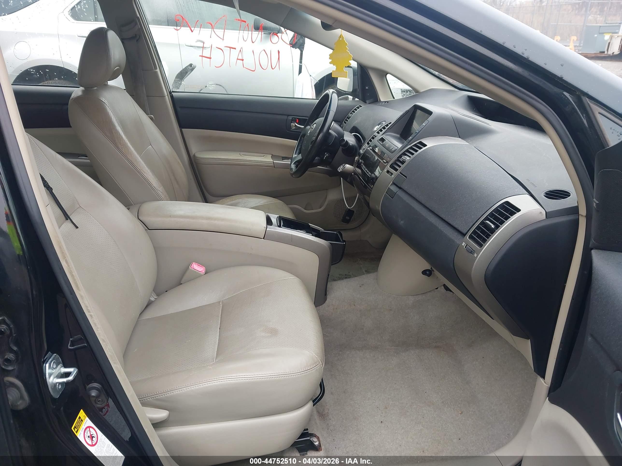 TOYOTA PRIUS image 5