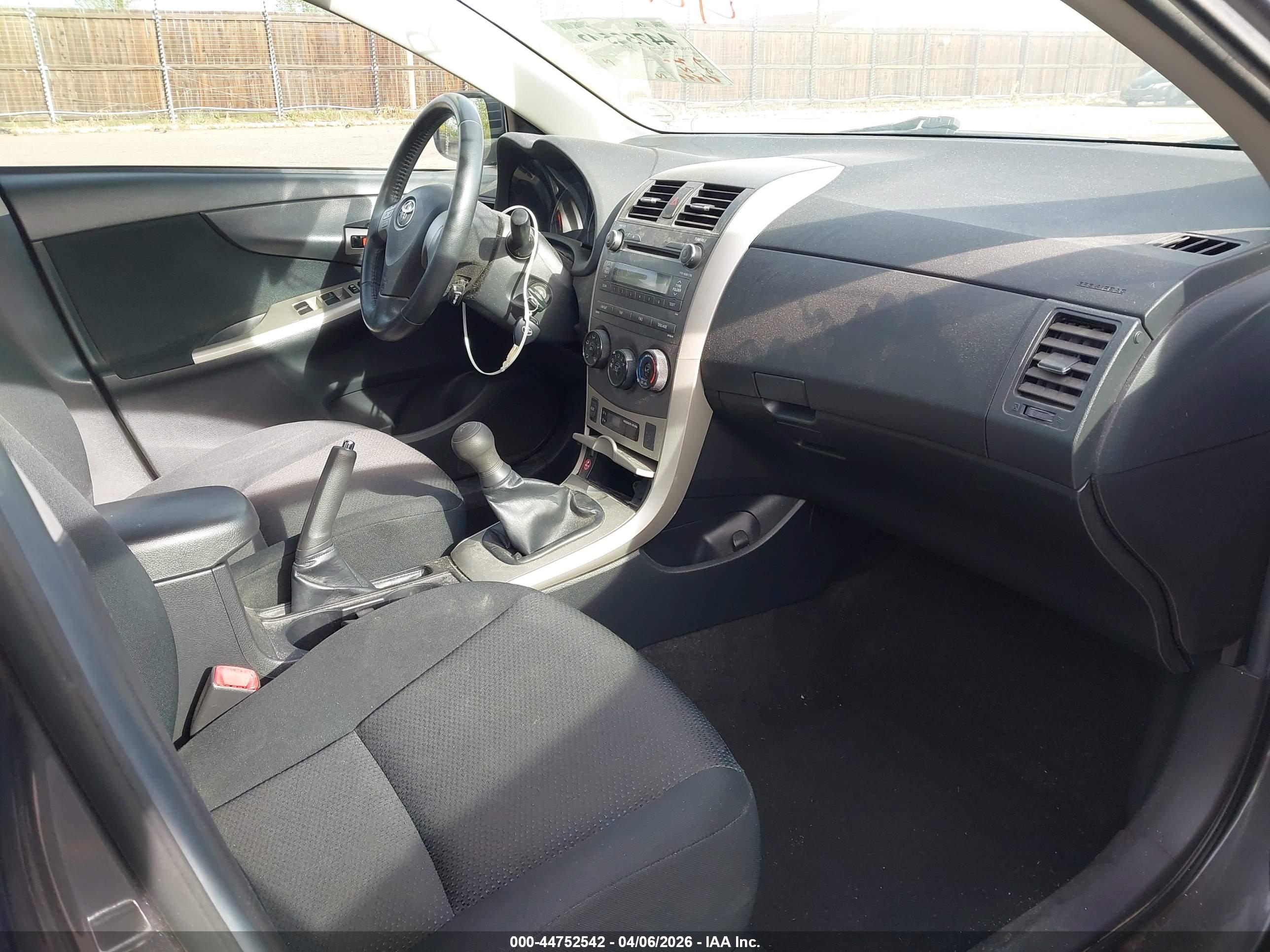 TOYOTA COROLLA image 5