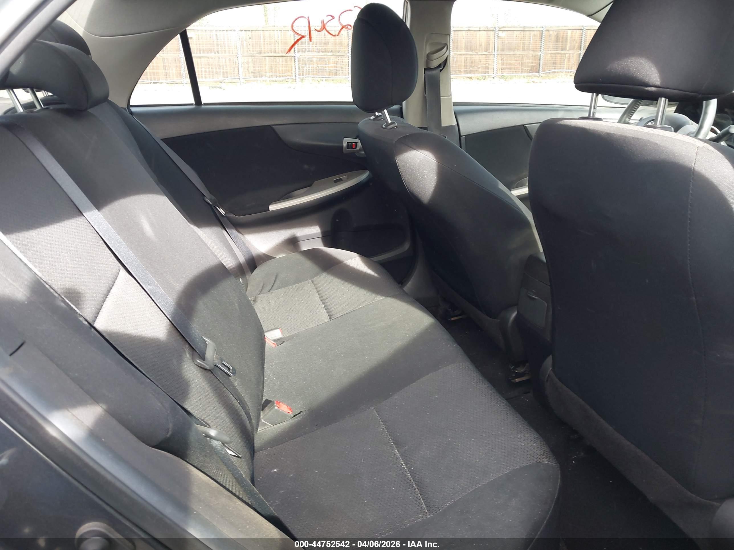 TOYOTA COROLLA image 8