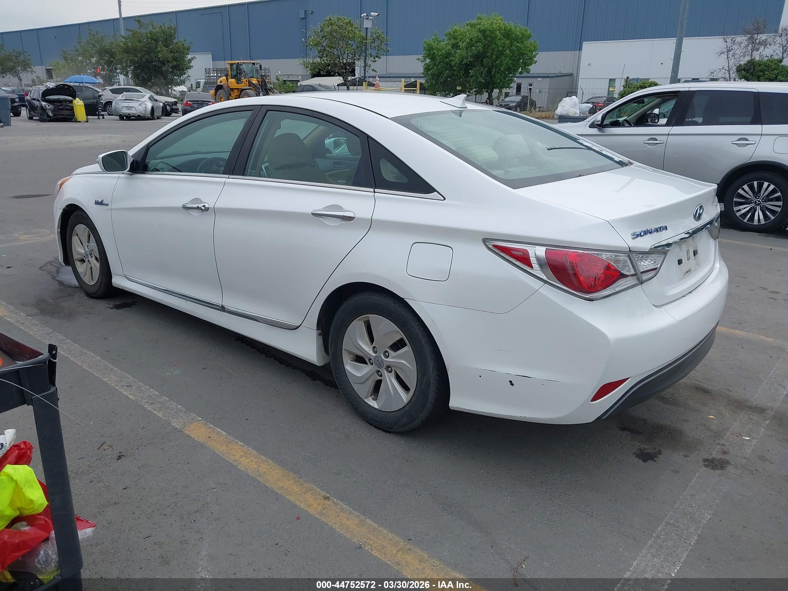 HYUNDAI SONATA image 3