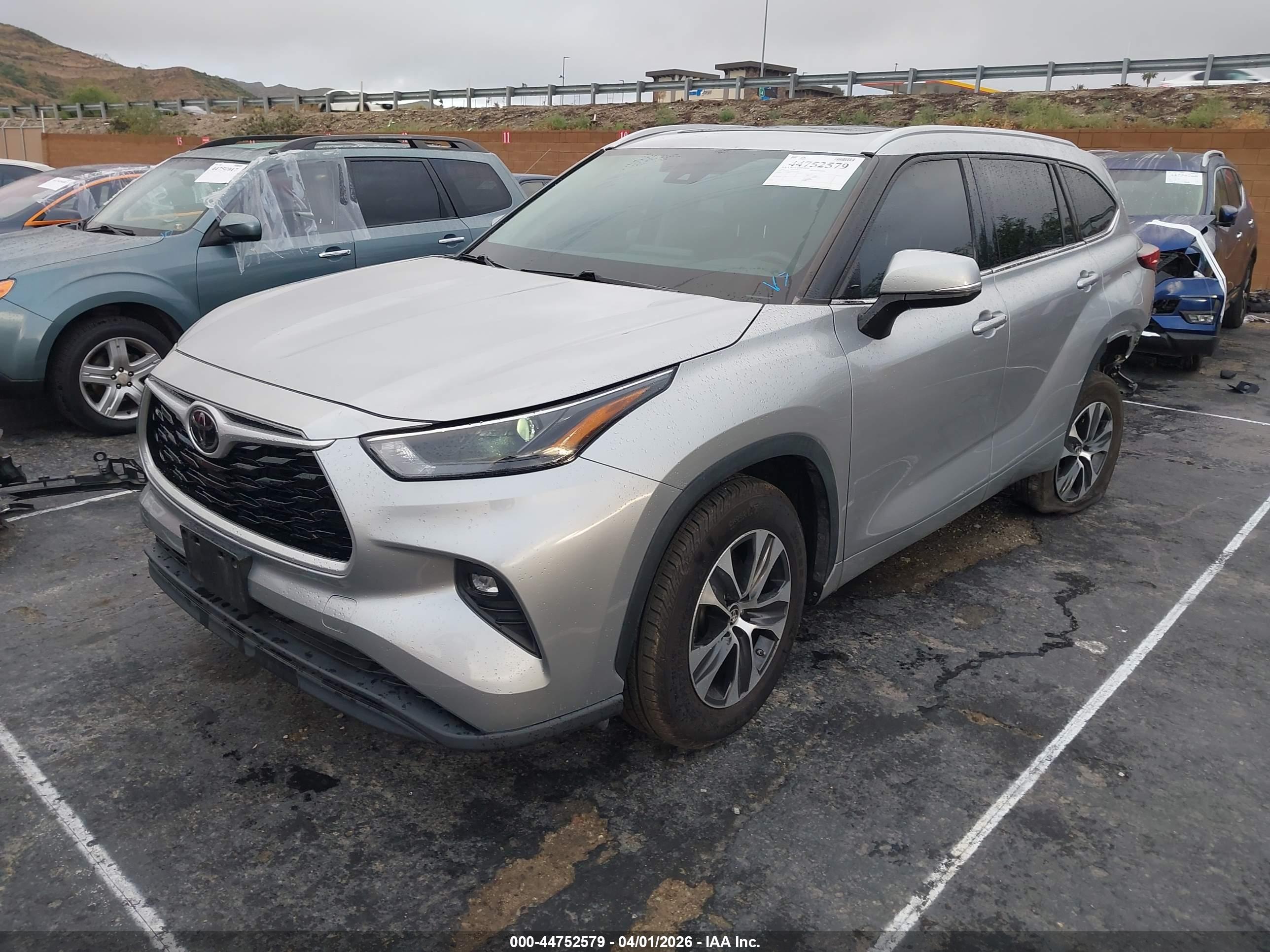 TOYOTA HIGHLANDER image 2