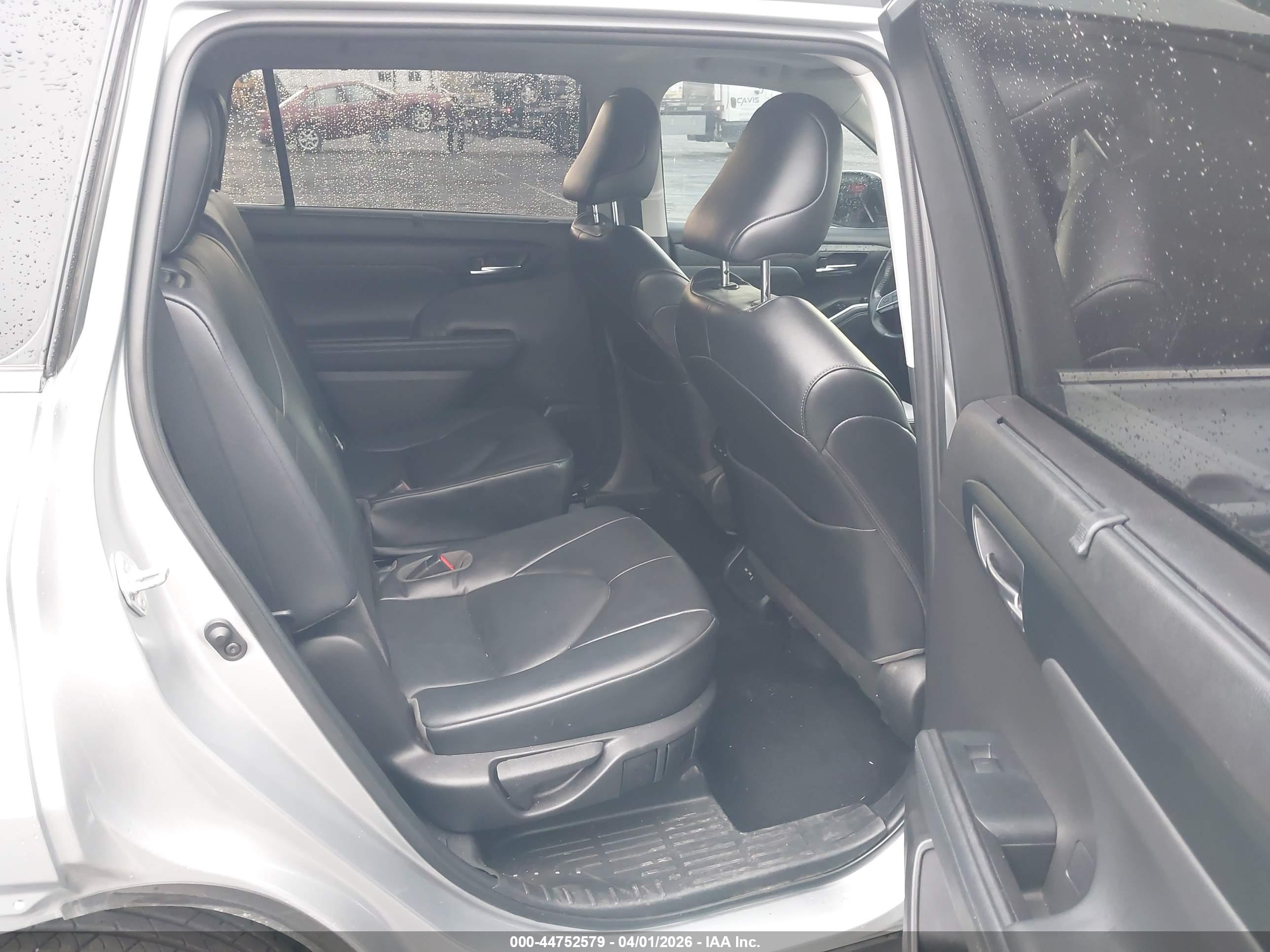 TOYOTA HIGHLANDER image 8
