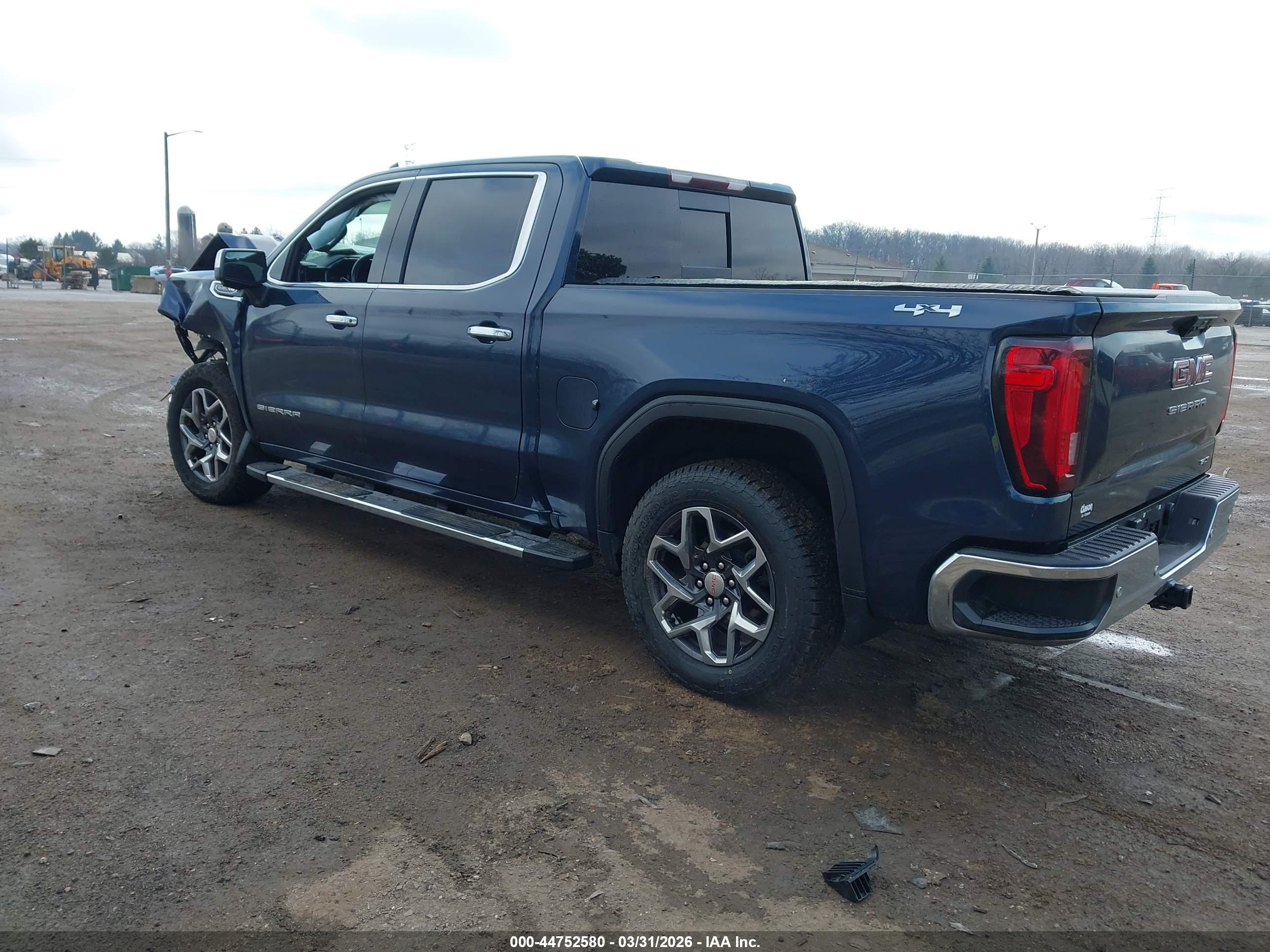 GMC SIERRA image 3