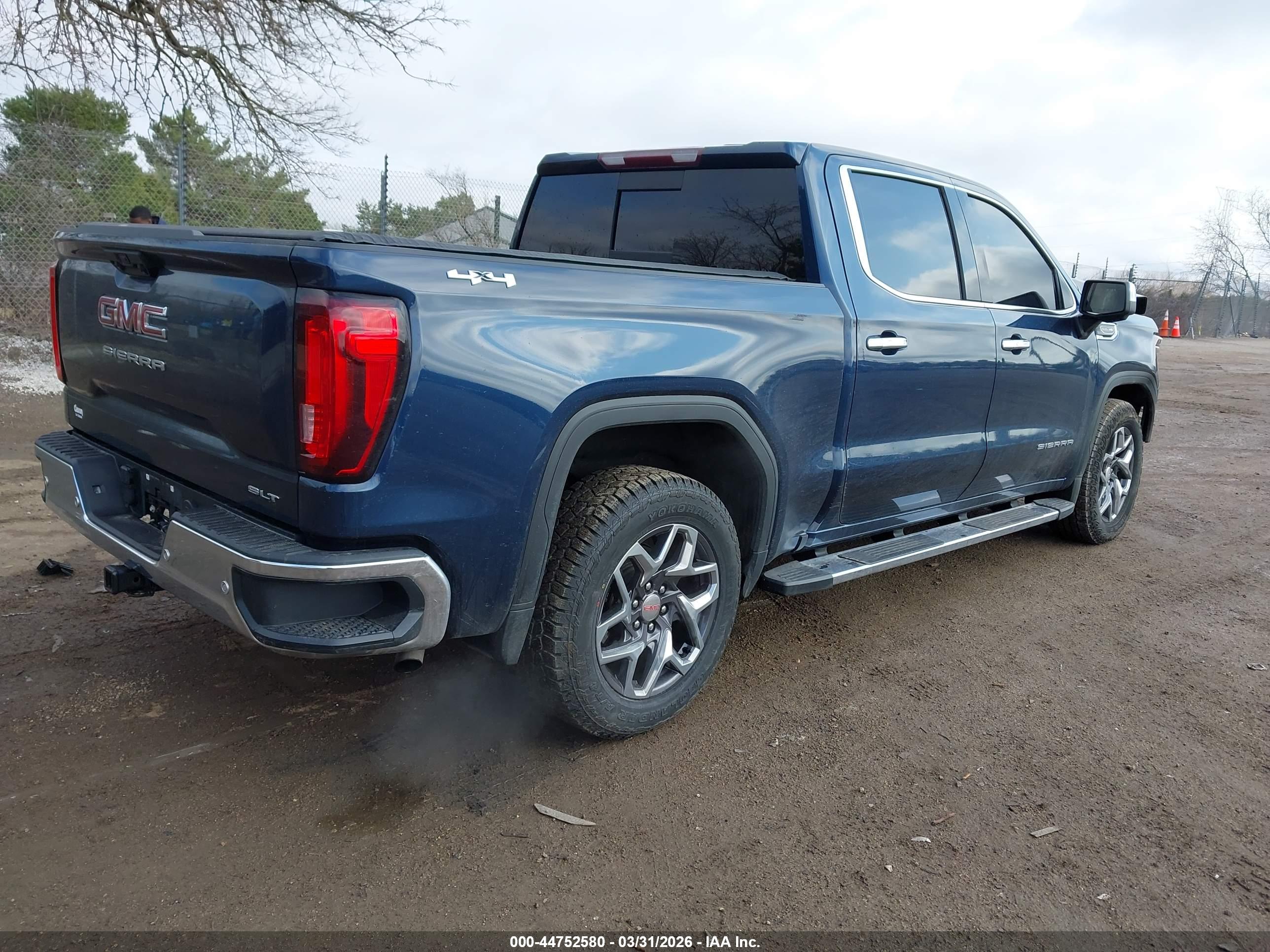 GMC SIERRA image 4