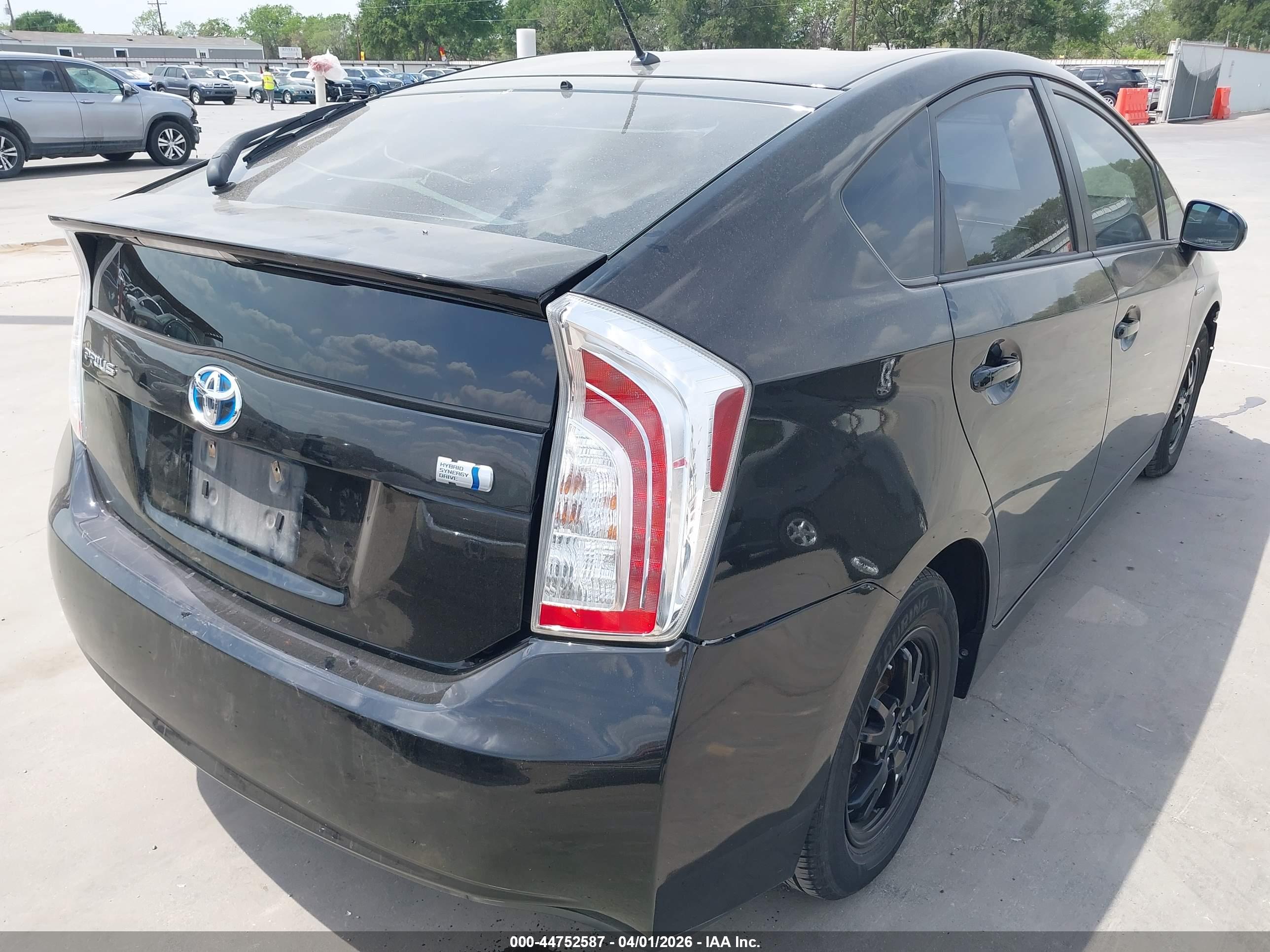 TOYOTA PRIUS image 4