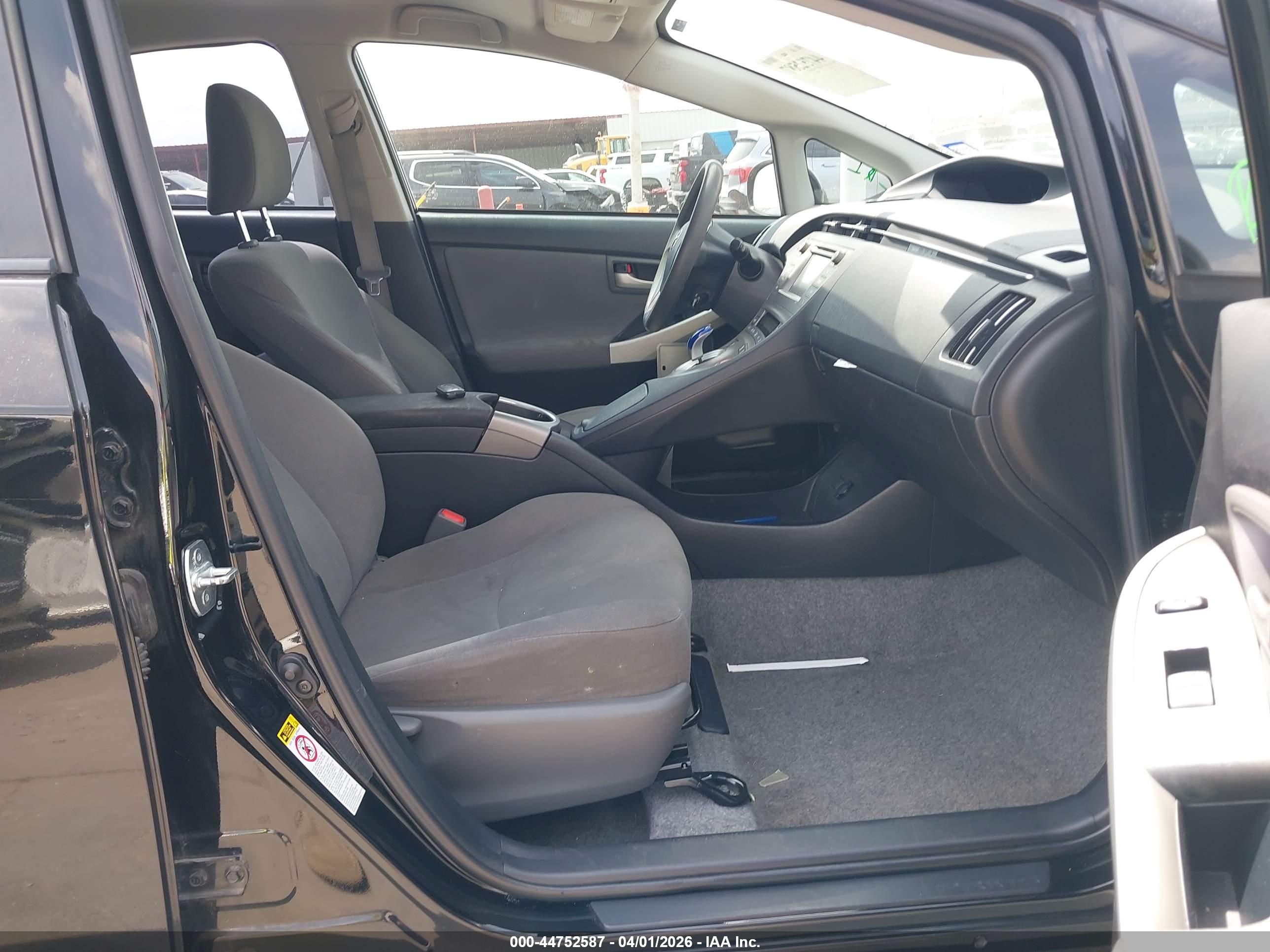 TOYOTA PRIUS image 5
