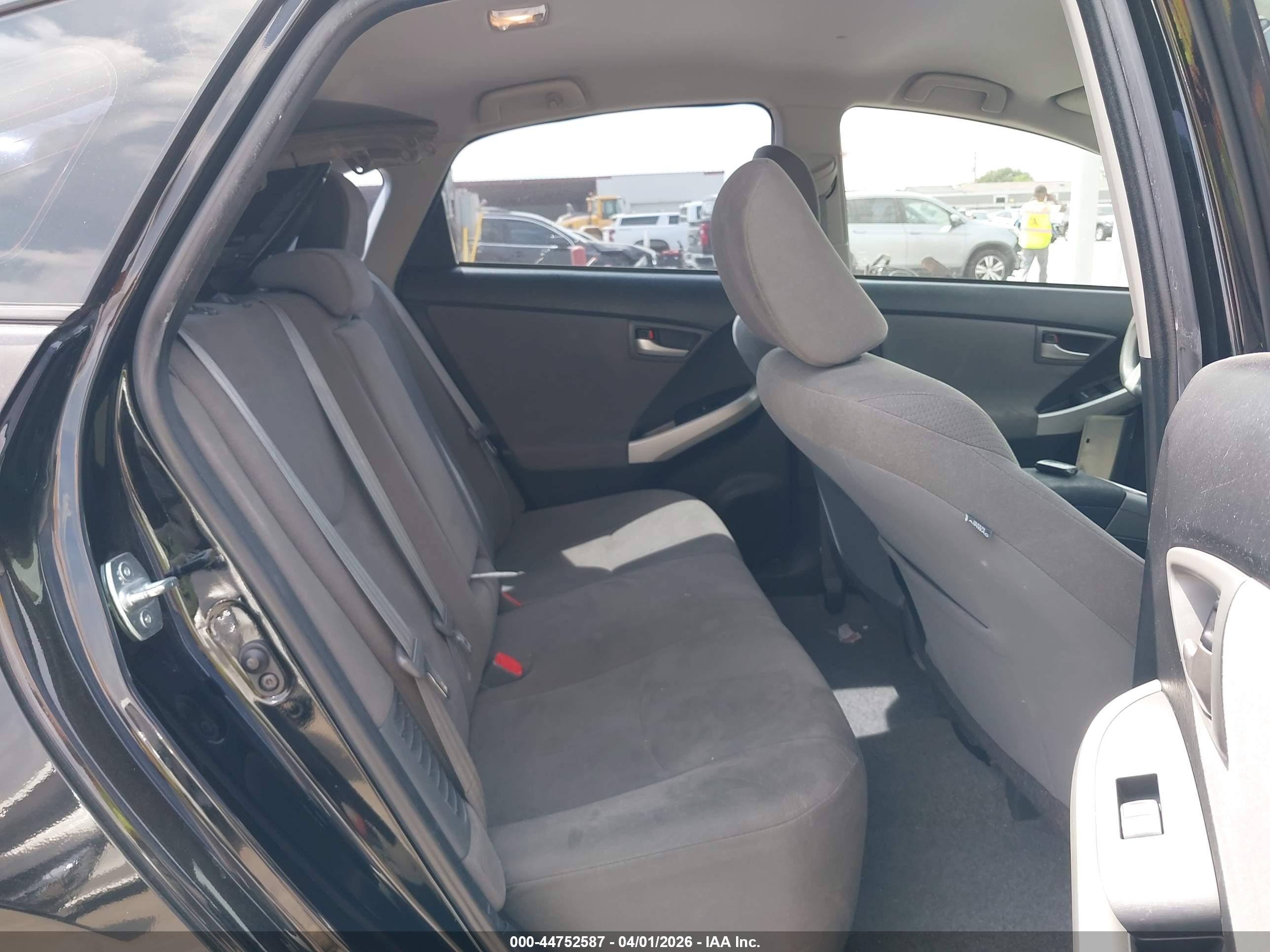 TOYOTA PRIUS image 8