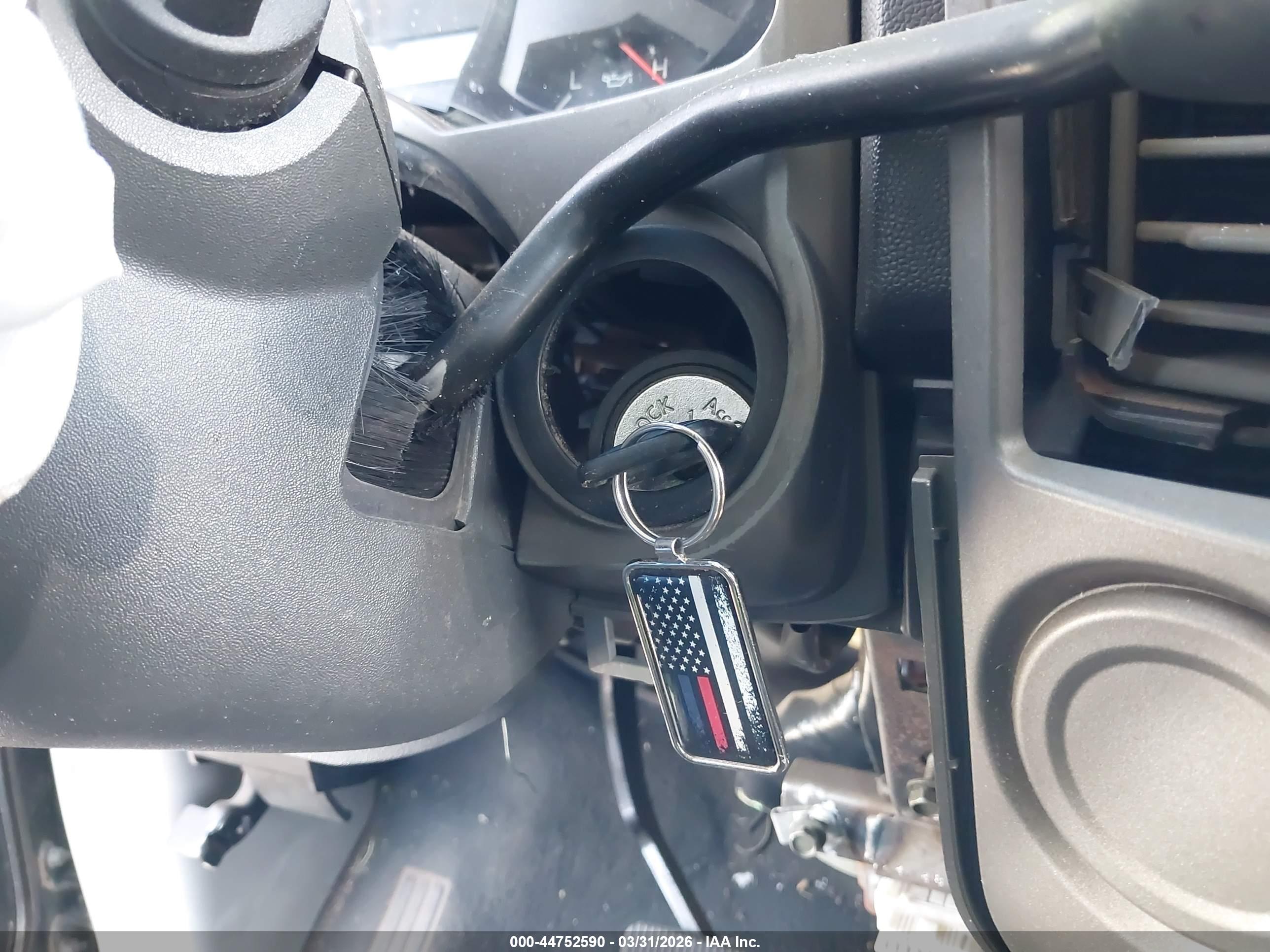 NISSAN TITAN image 11
