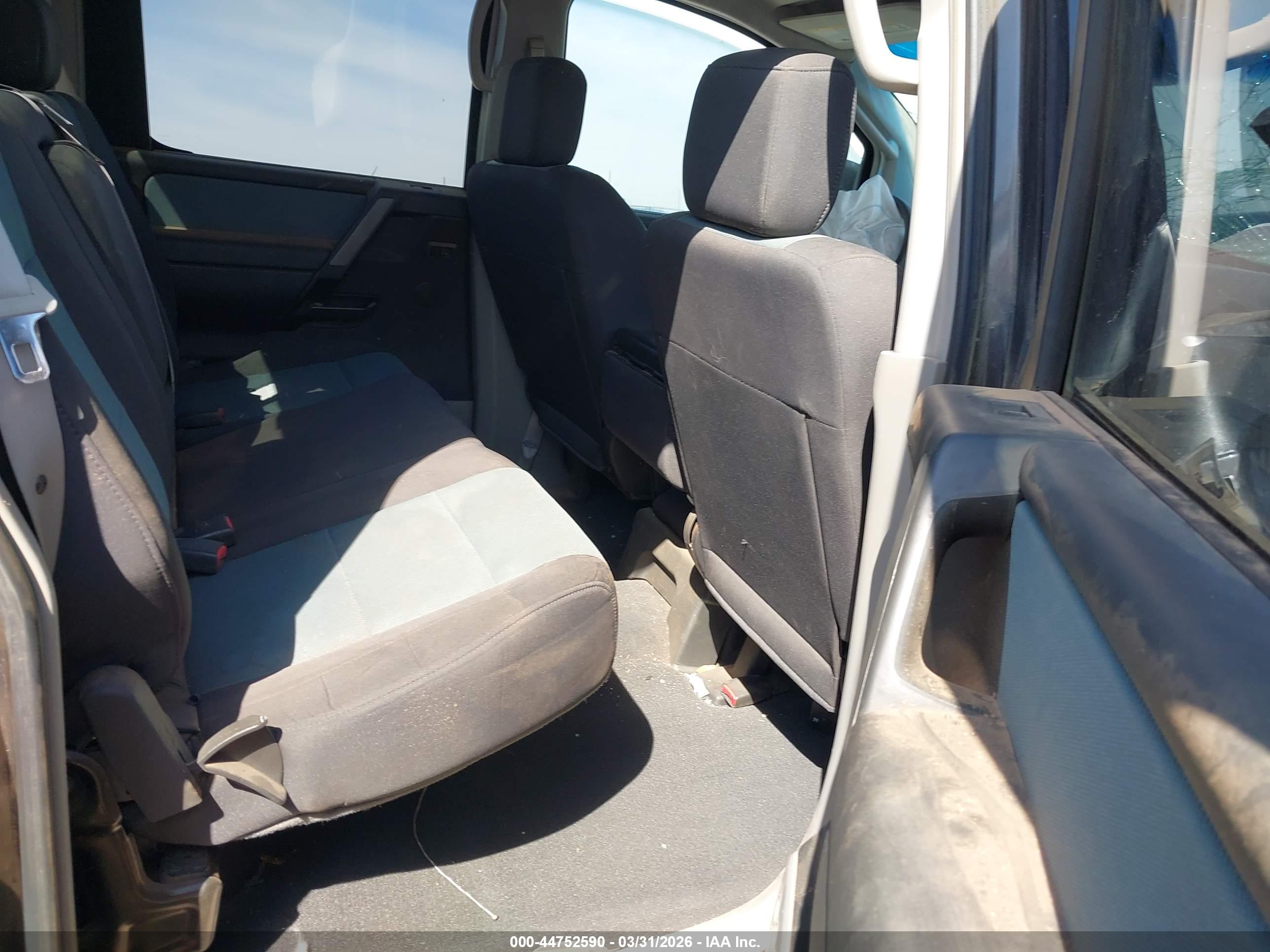 NISSAN TITAN image 8