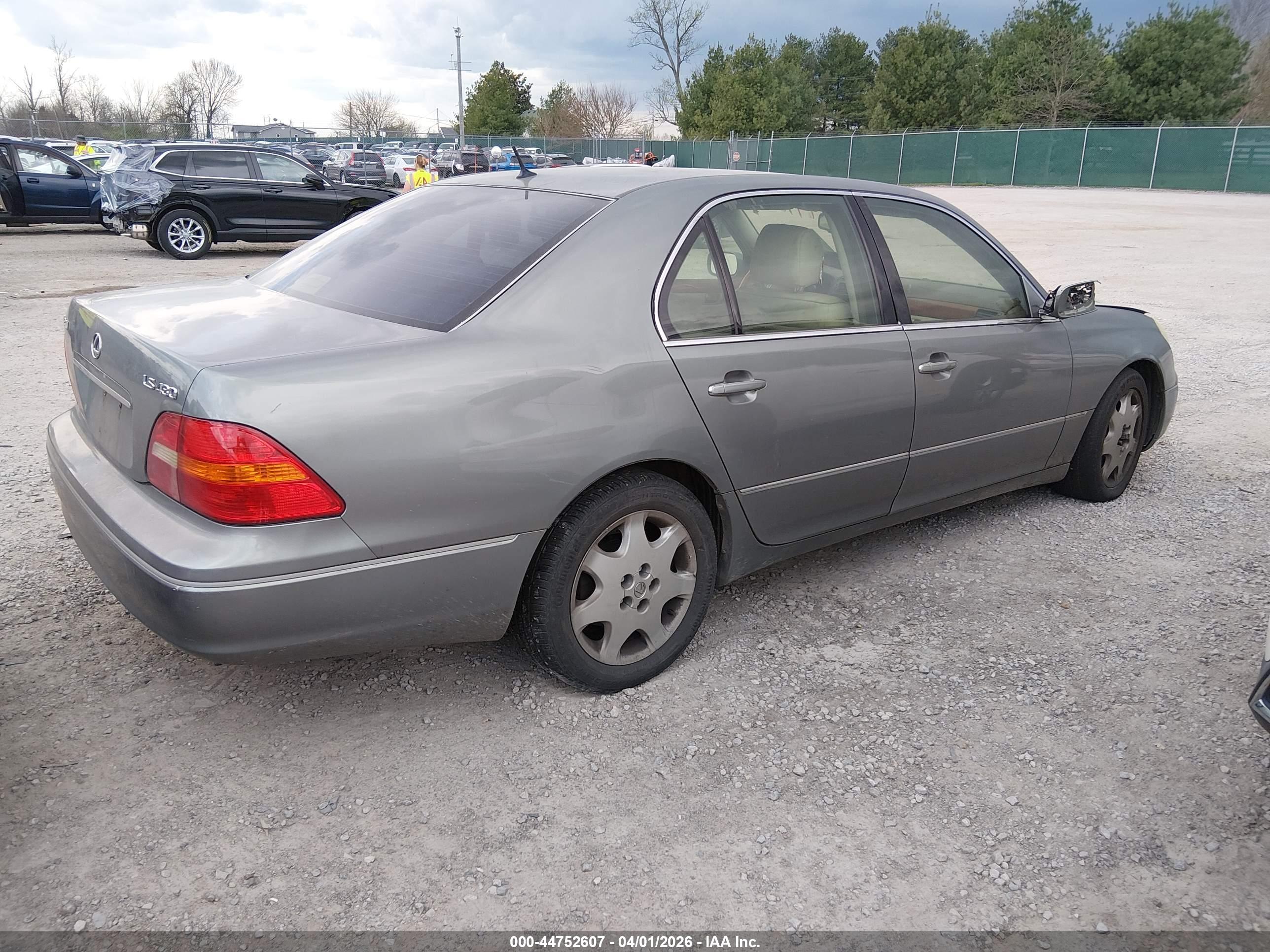 LEXUS LS image 4