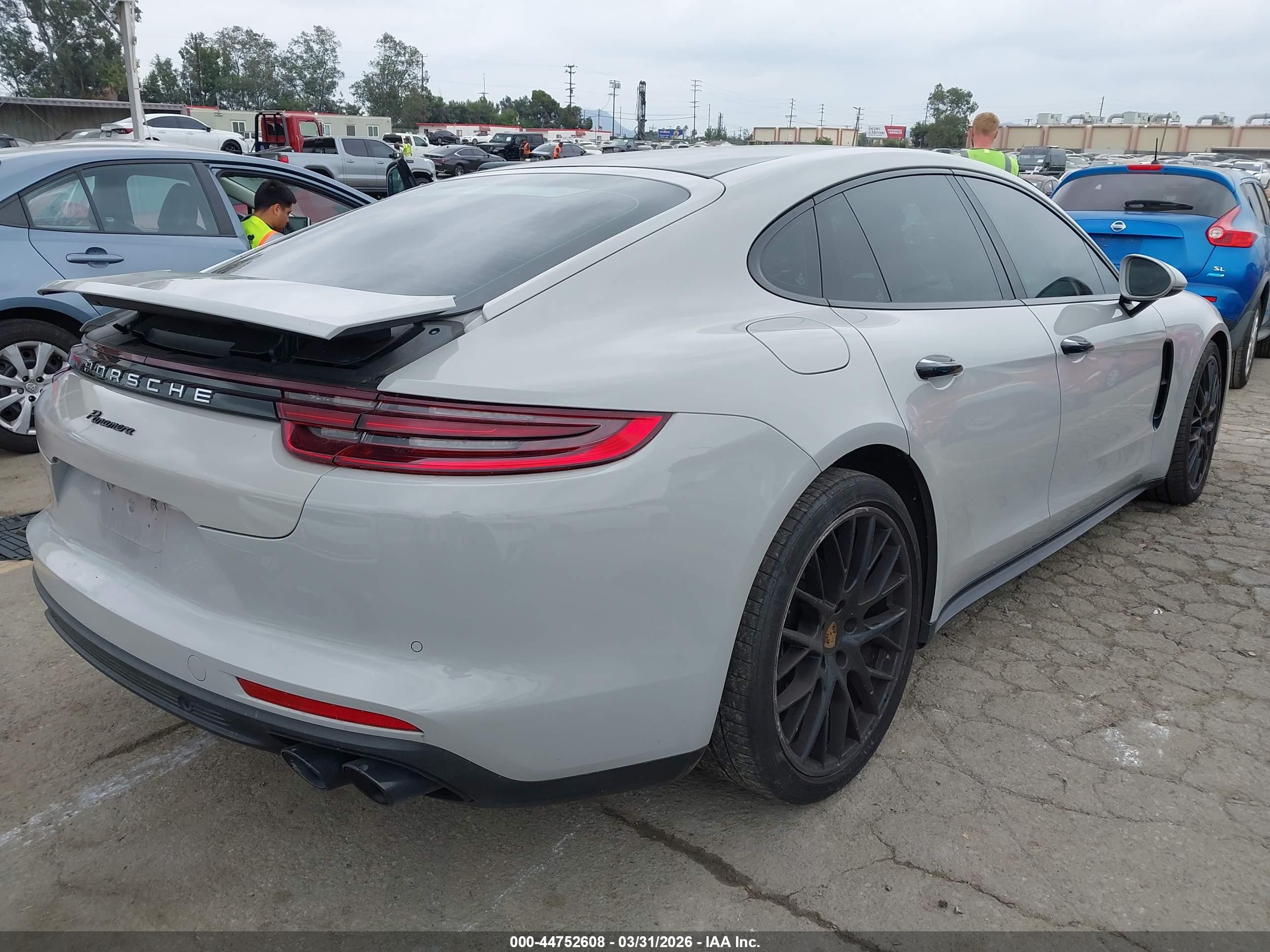 PORSCHE PANAMERA image 4