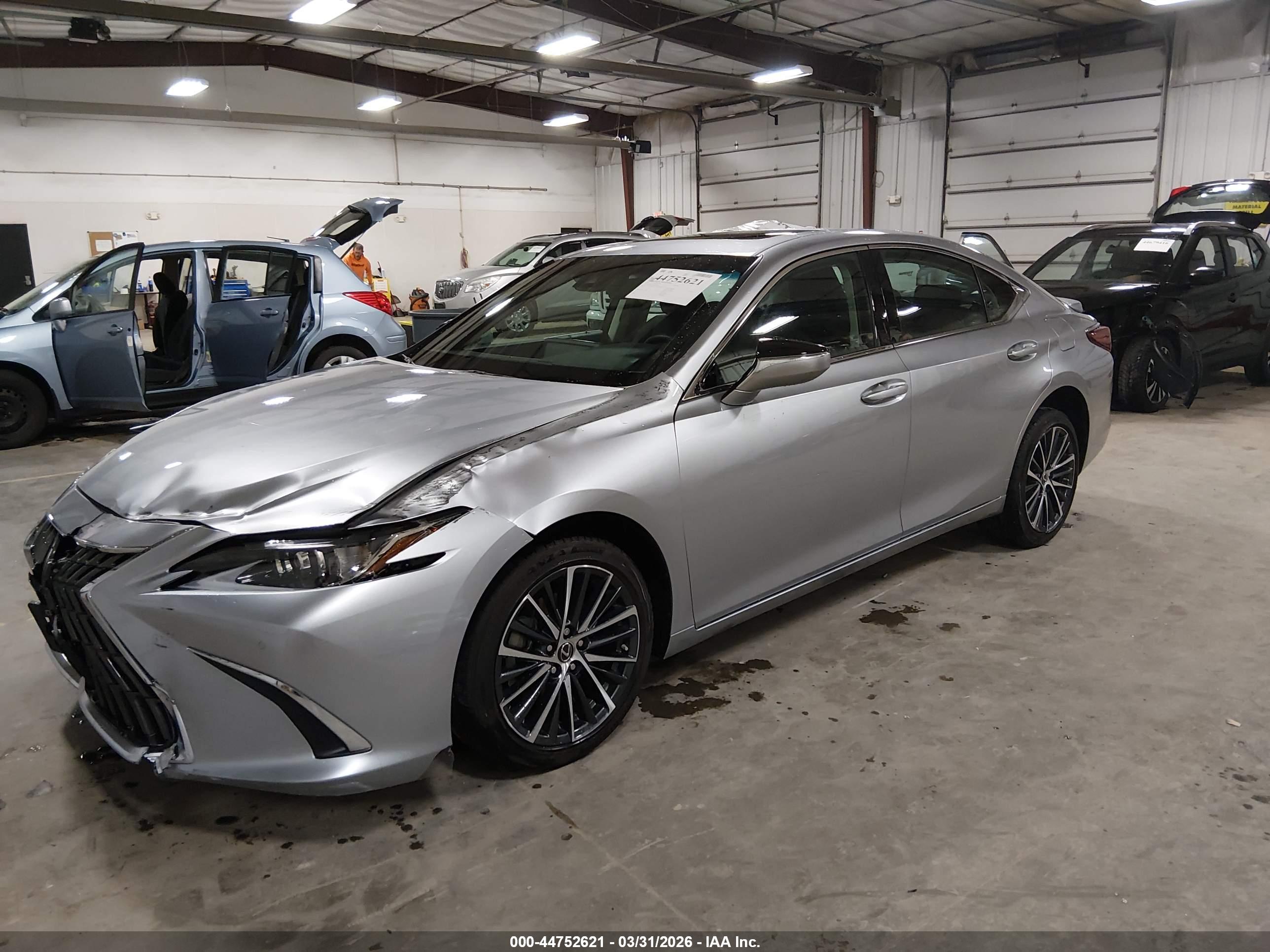 LEXUS ES image 2