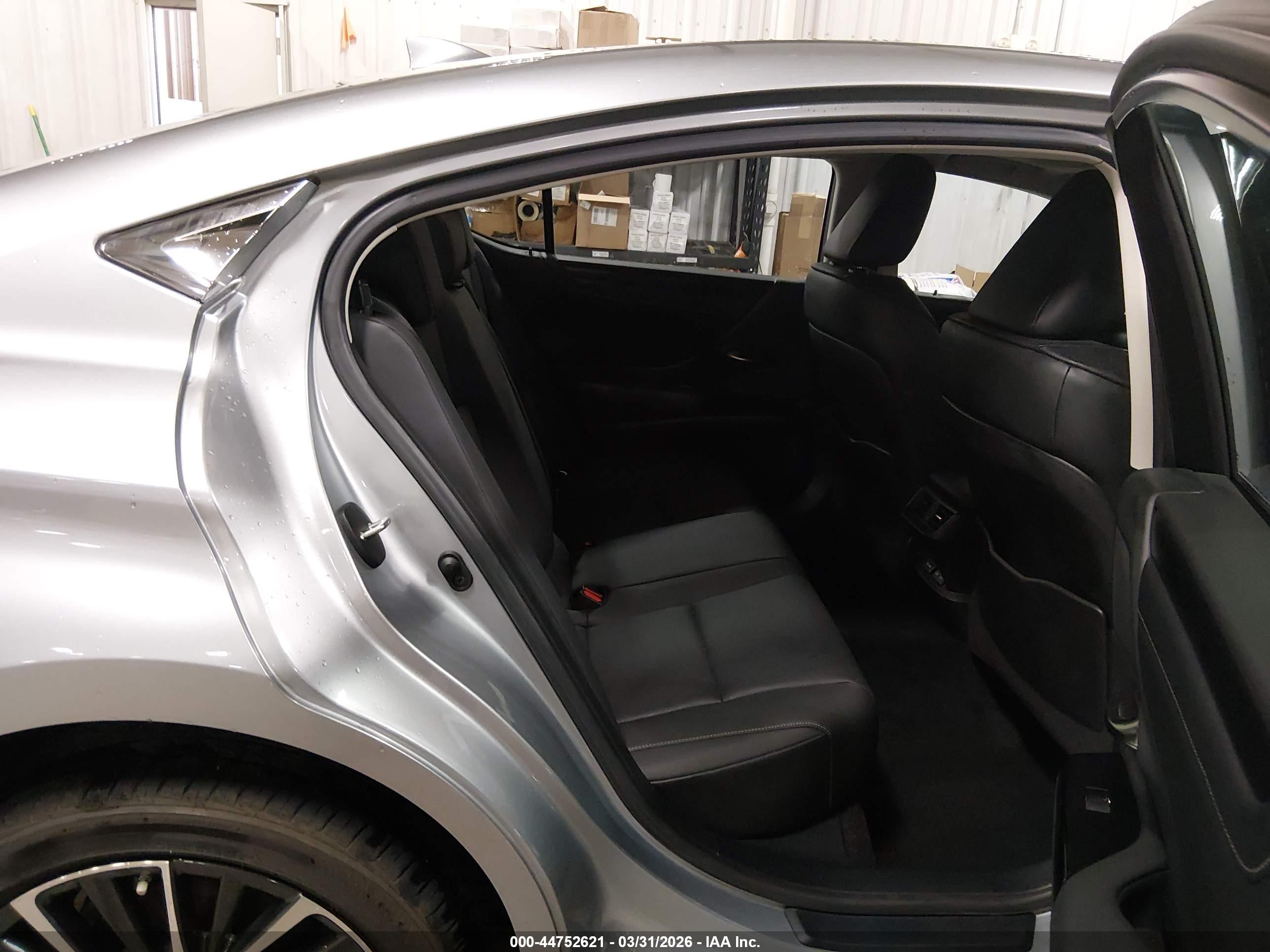 LEXUS ES image 8
