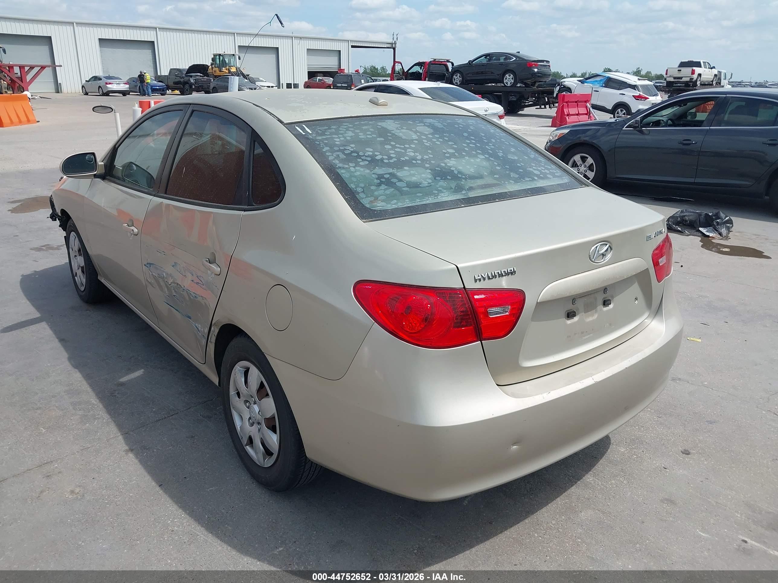 HYUNDAI ELANTRA image 3