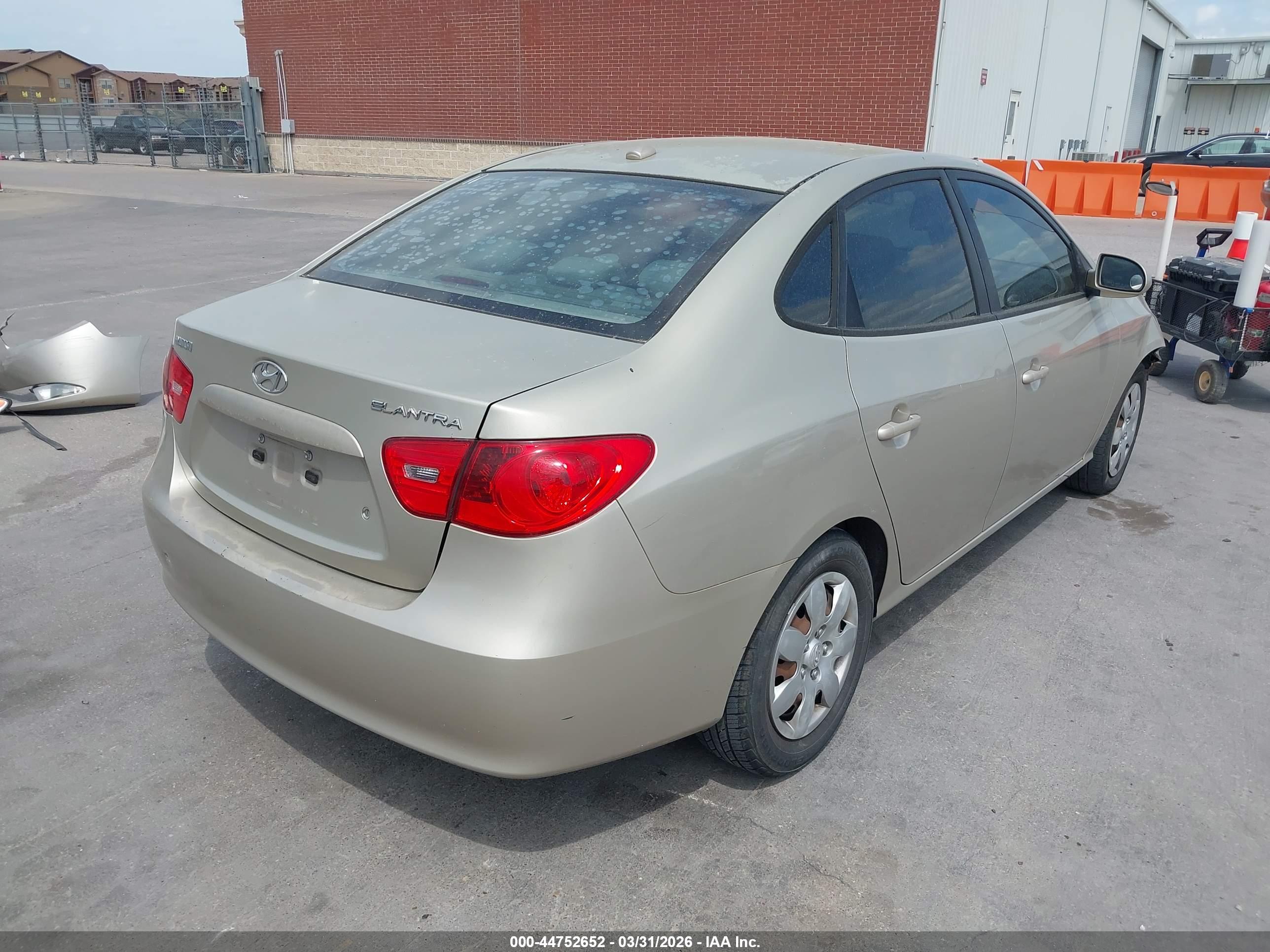 HYUNDAI ELANTRA image 4